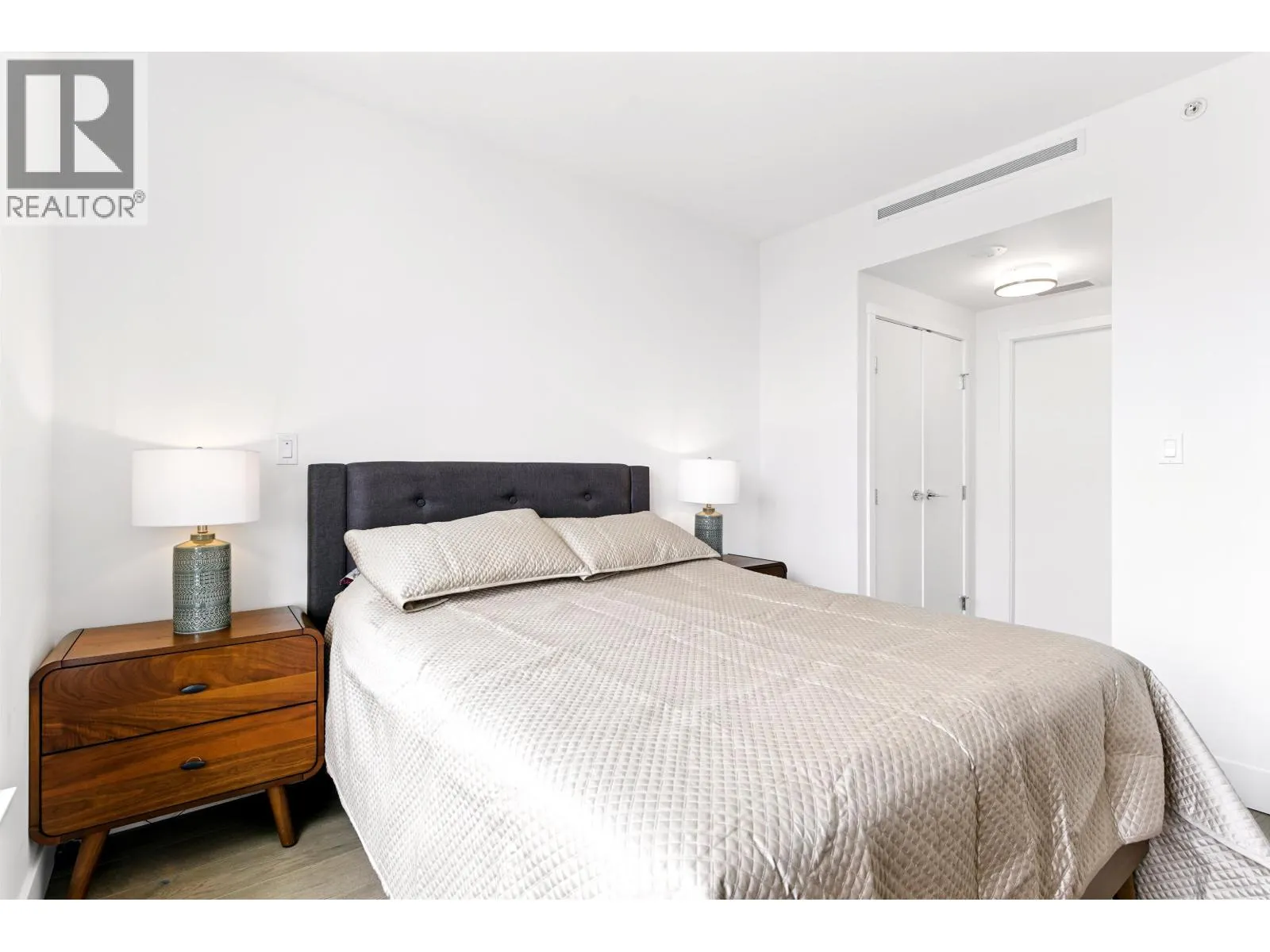 1205 1632 LIONS GATE LANE