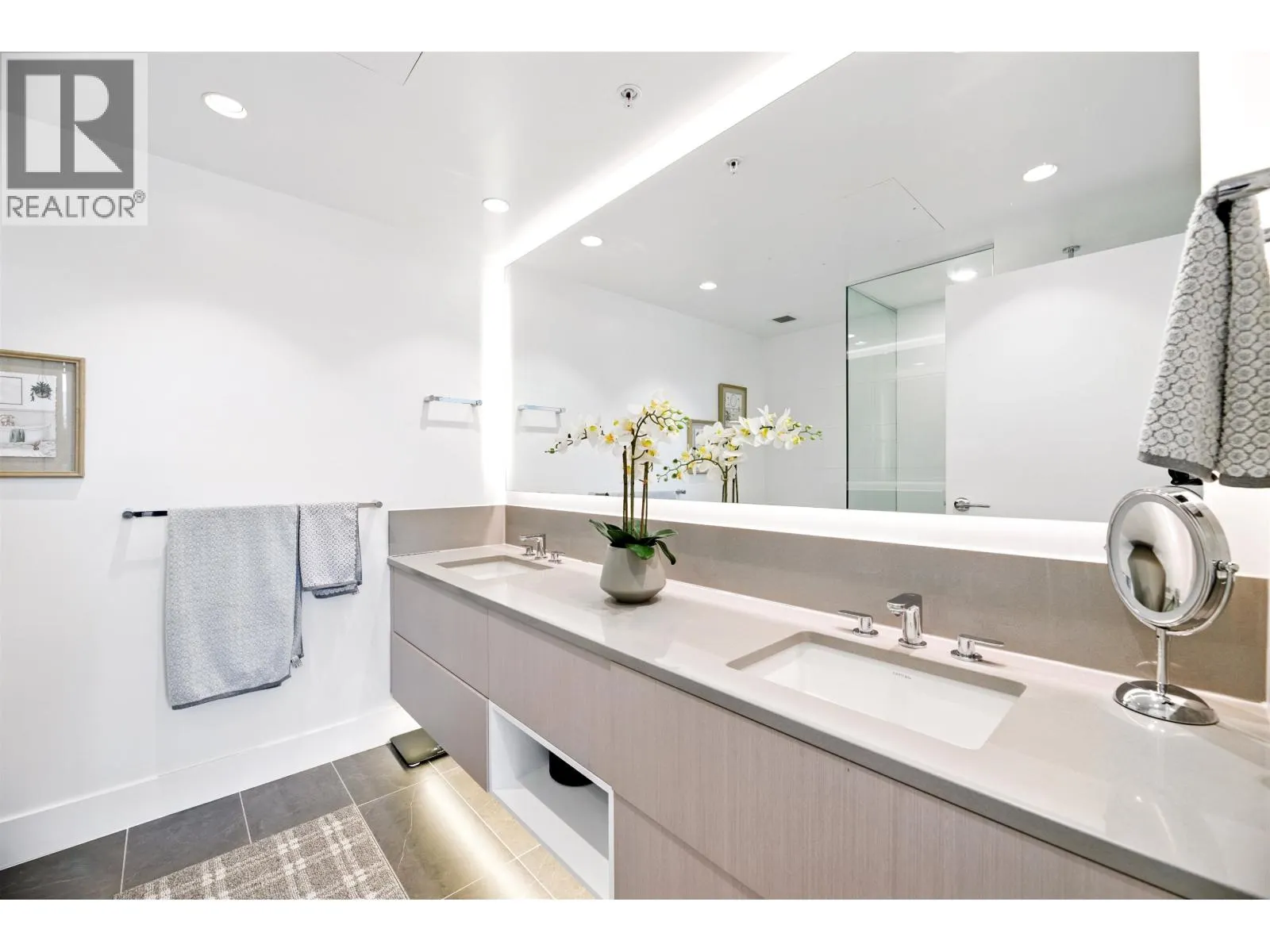 1205 1632 LIONS GATE LANE