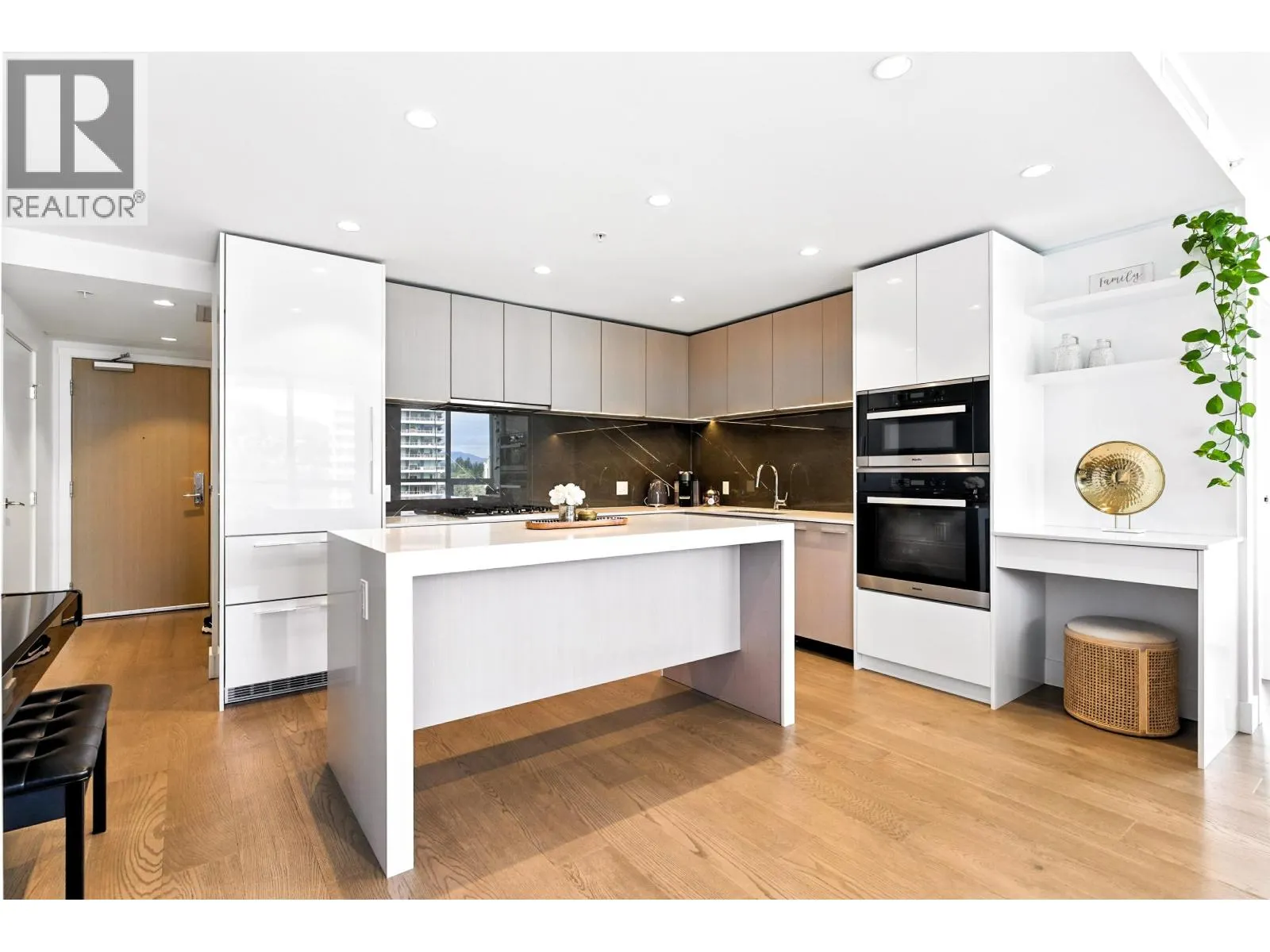 1205 1632 LIONS GATE LANE