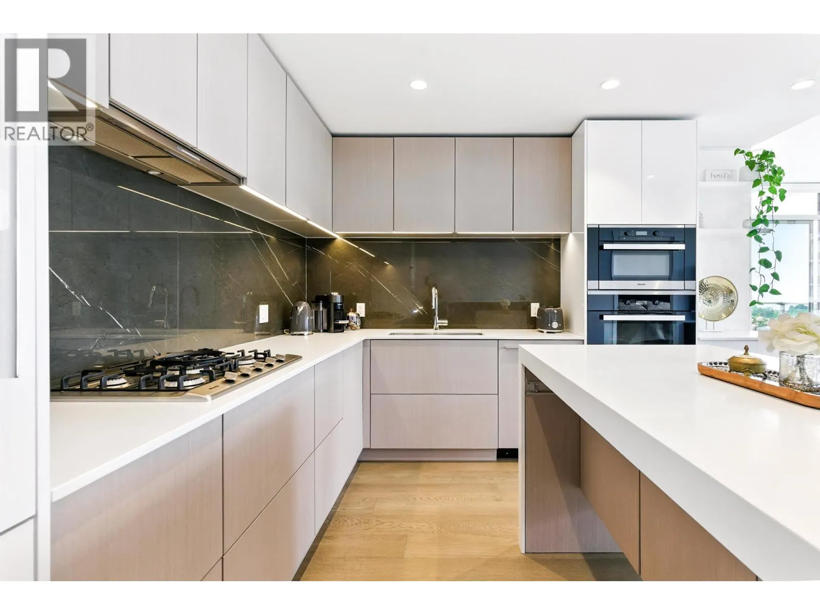 1205 1632 LIONS GATE LANE