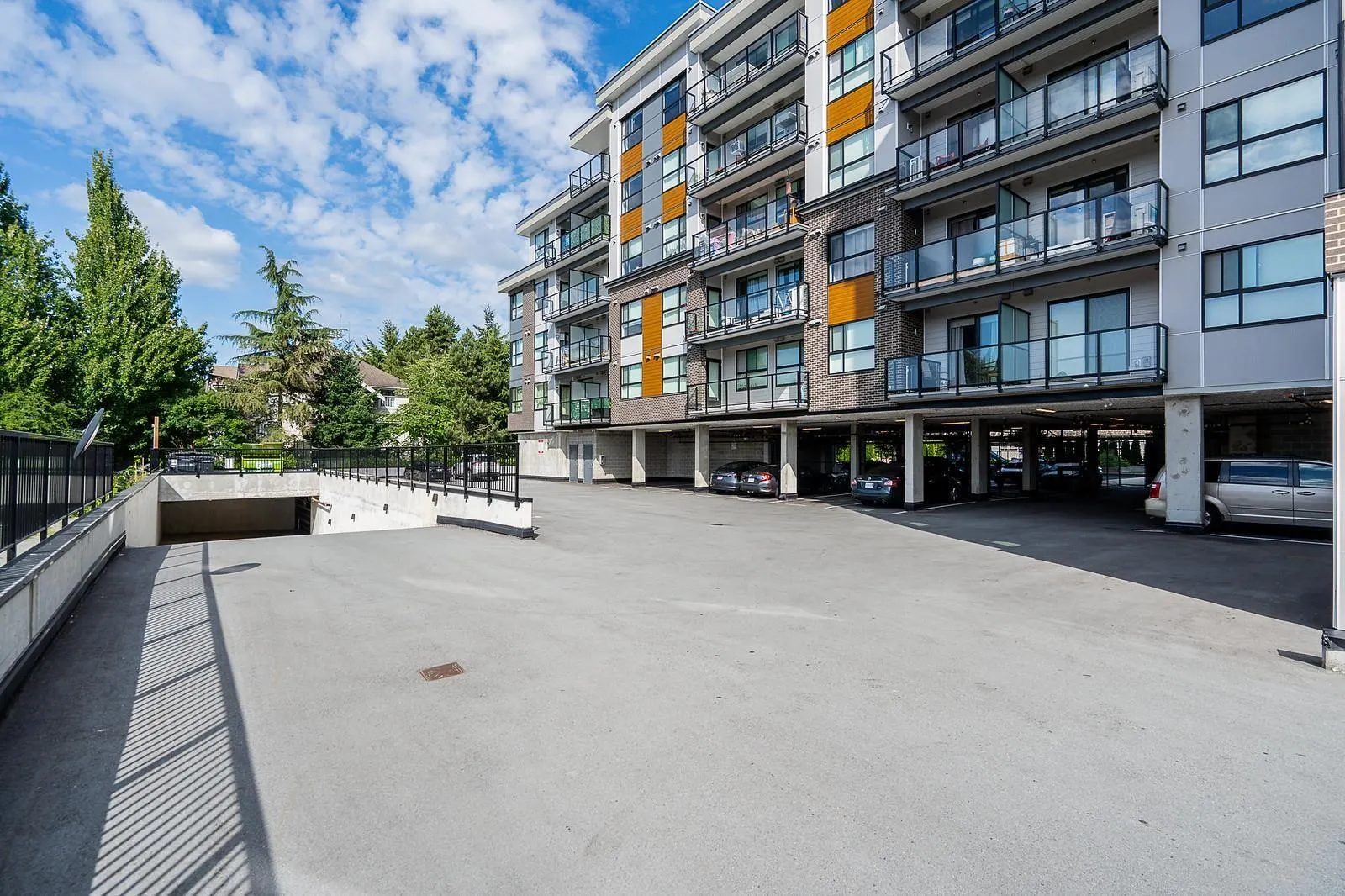 406 20695 EASTLEIGH CRESCENT