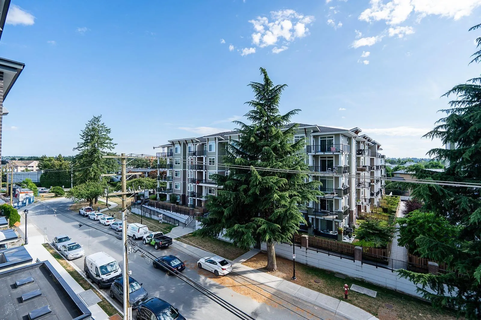 406 20695 EASTLEIGH CRESCENT