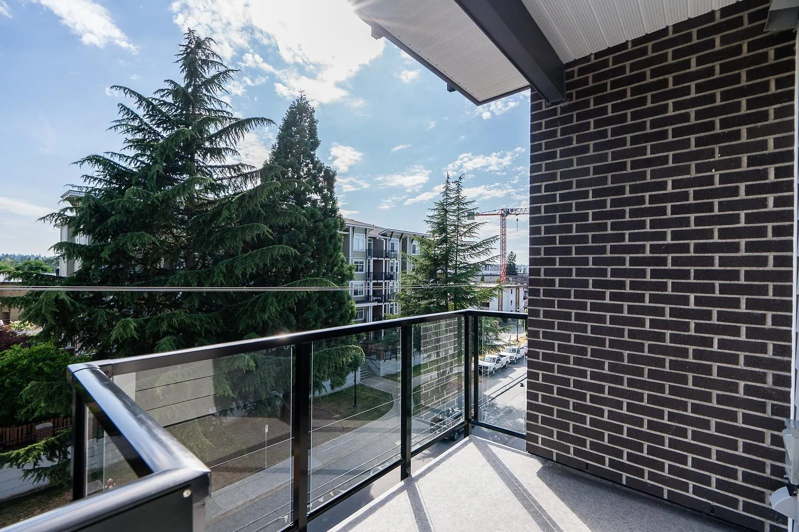 406 20695 EASTLEIGH CRESCENT