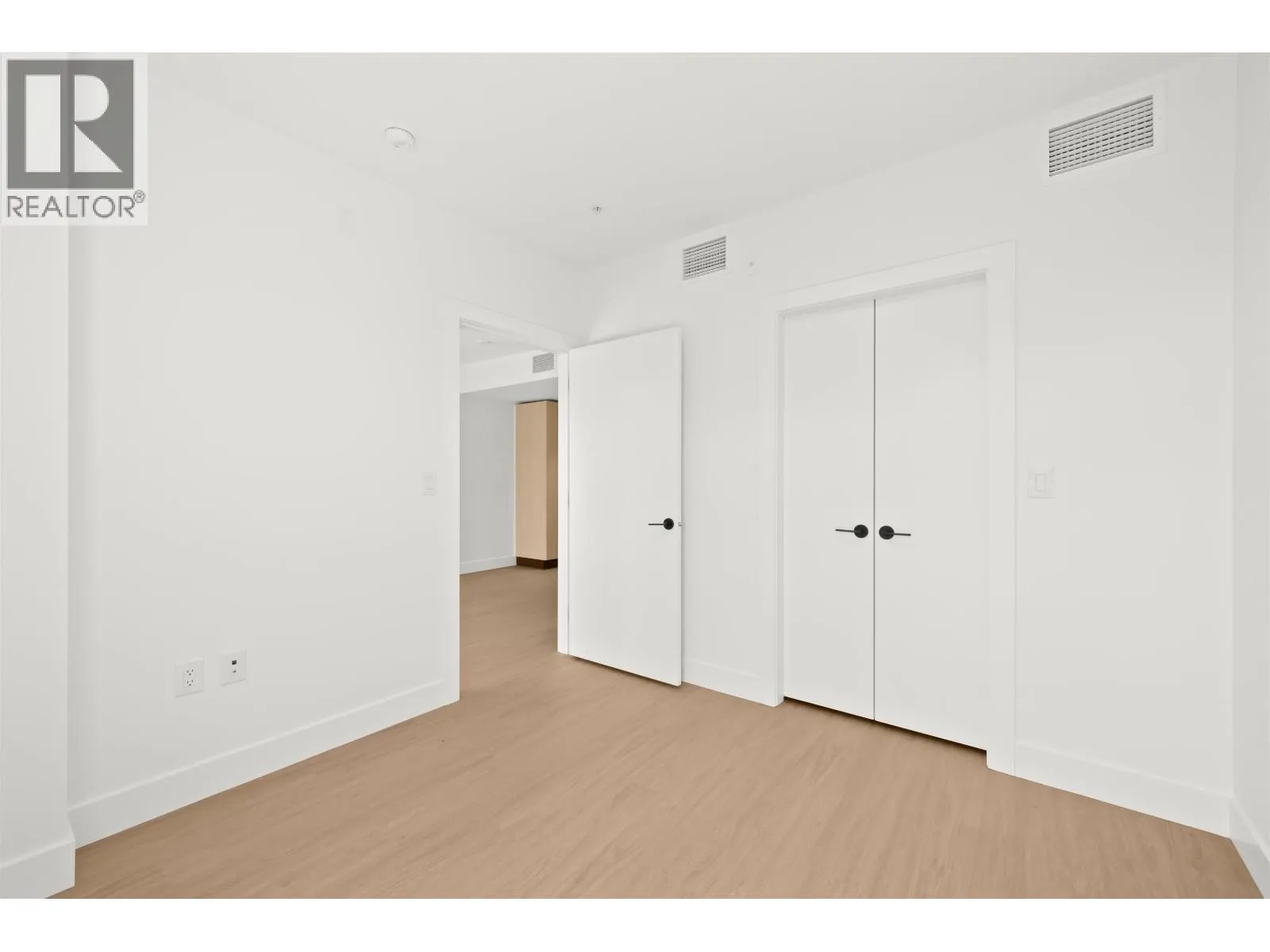 505 2235 E BROADWAY