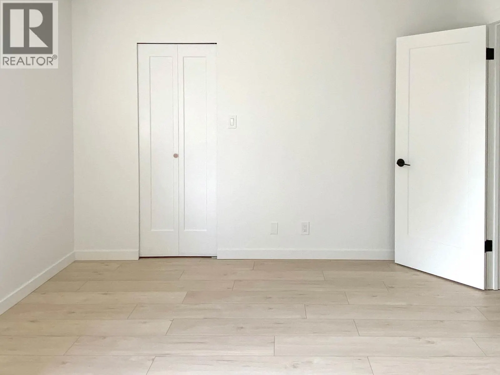 Upper-level 3340 GARIBALDI DRIVE