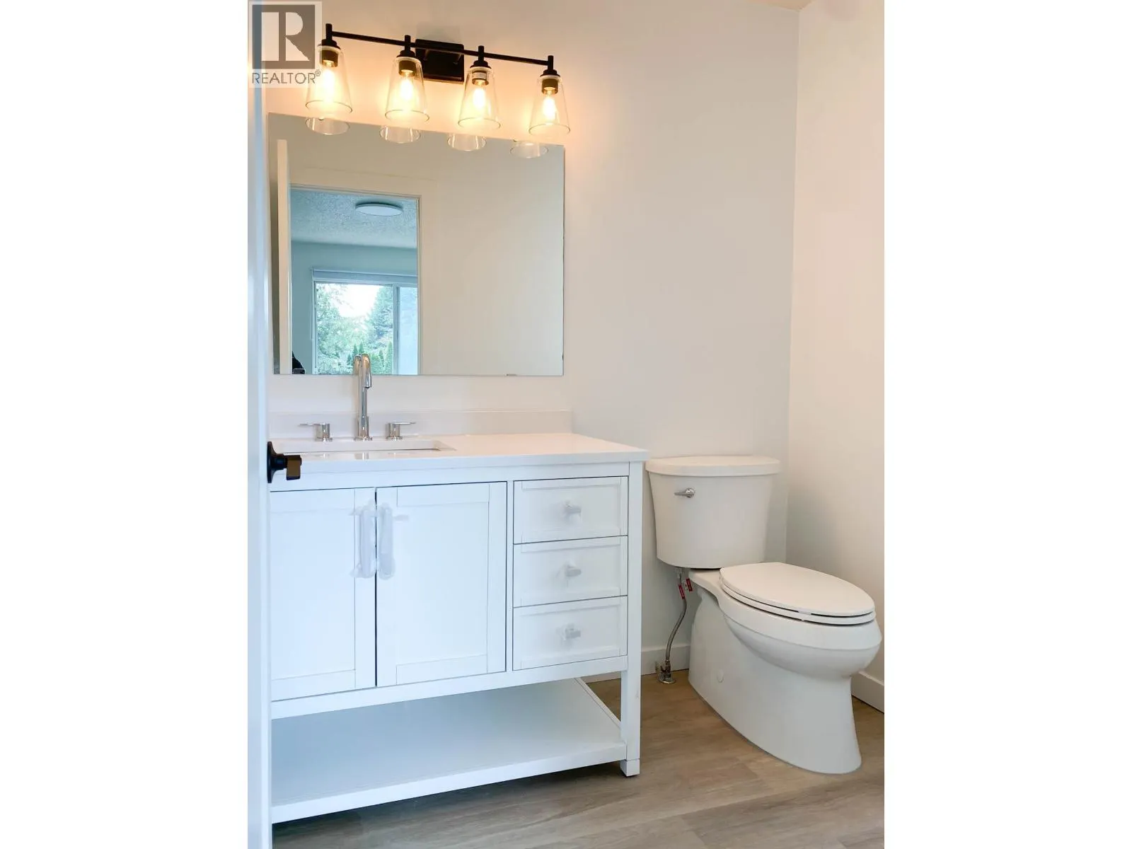 Upper-level 3340 GARIBALDI DRIVE