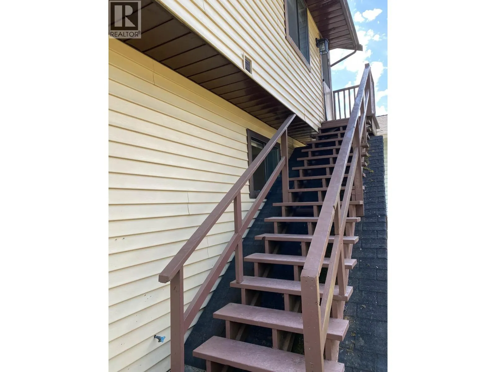 Upper-level 3340 GARIBALDI DRIVE