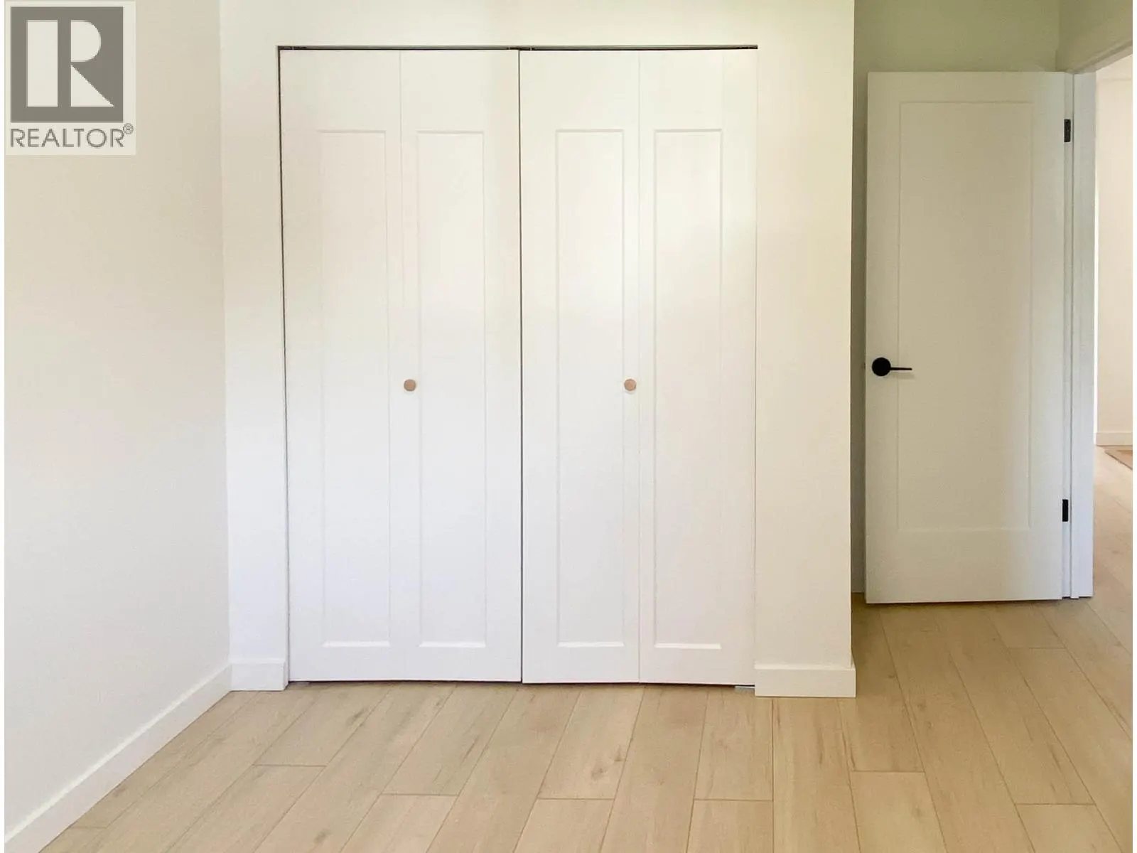 Upper-level 3340 GARIBALDI DRIVE
