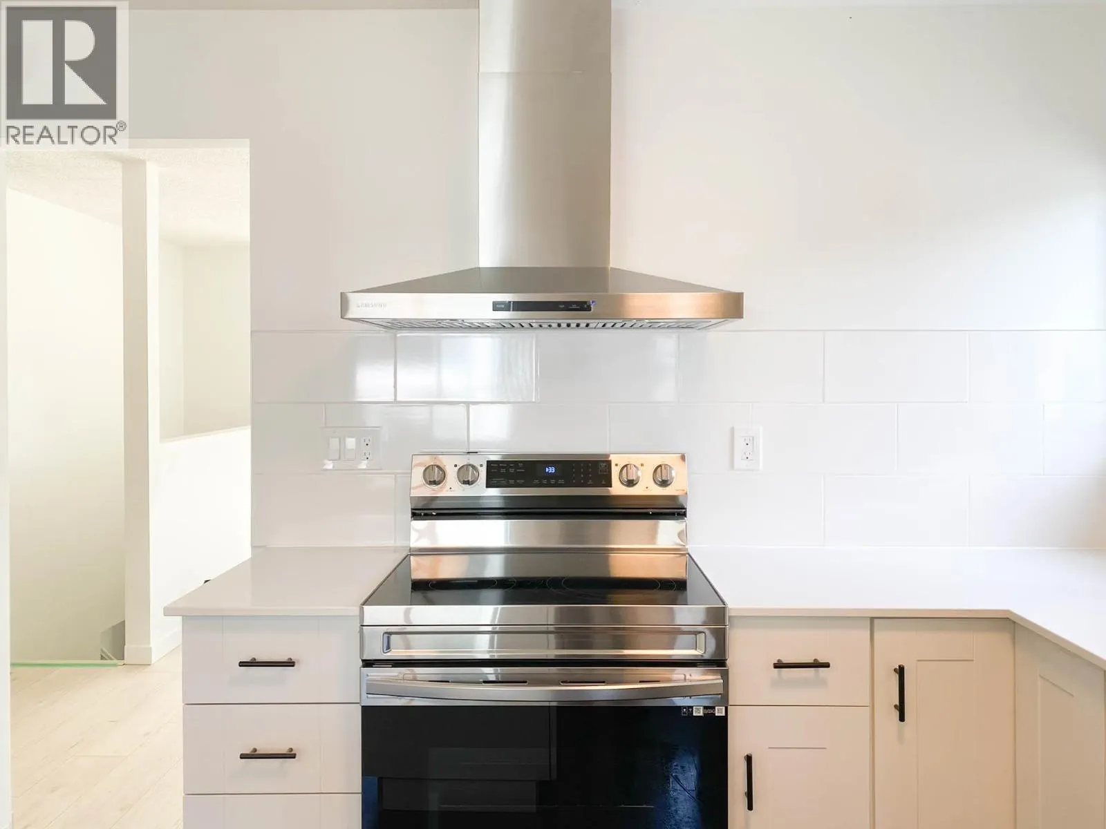 Upper-level 3340 GARIBALDI DRIVE