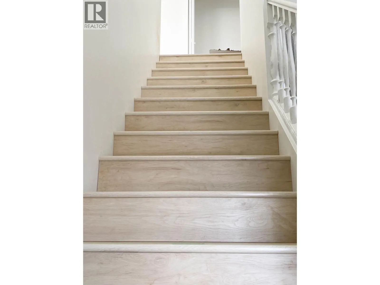 Upper-level 3340 GARIBALDI DRIVE