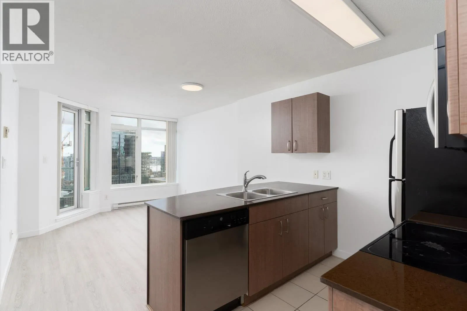 2214 610 GRANVILLE STREET