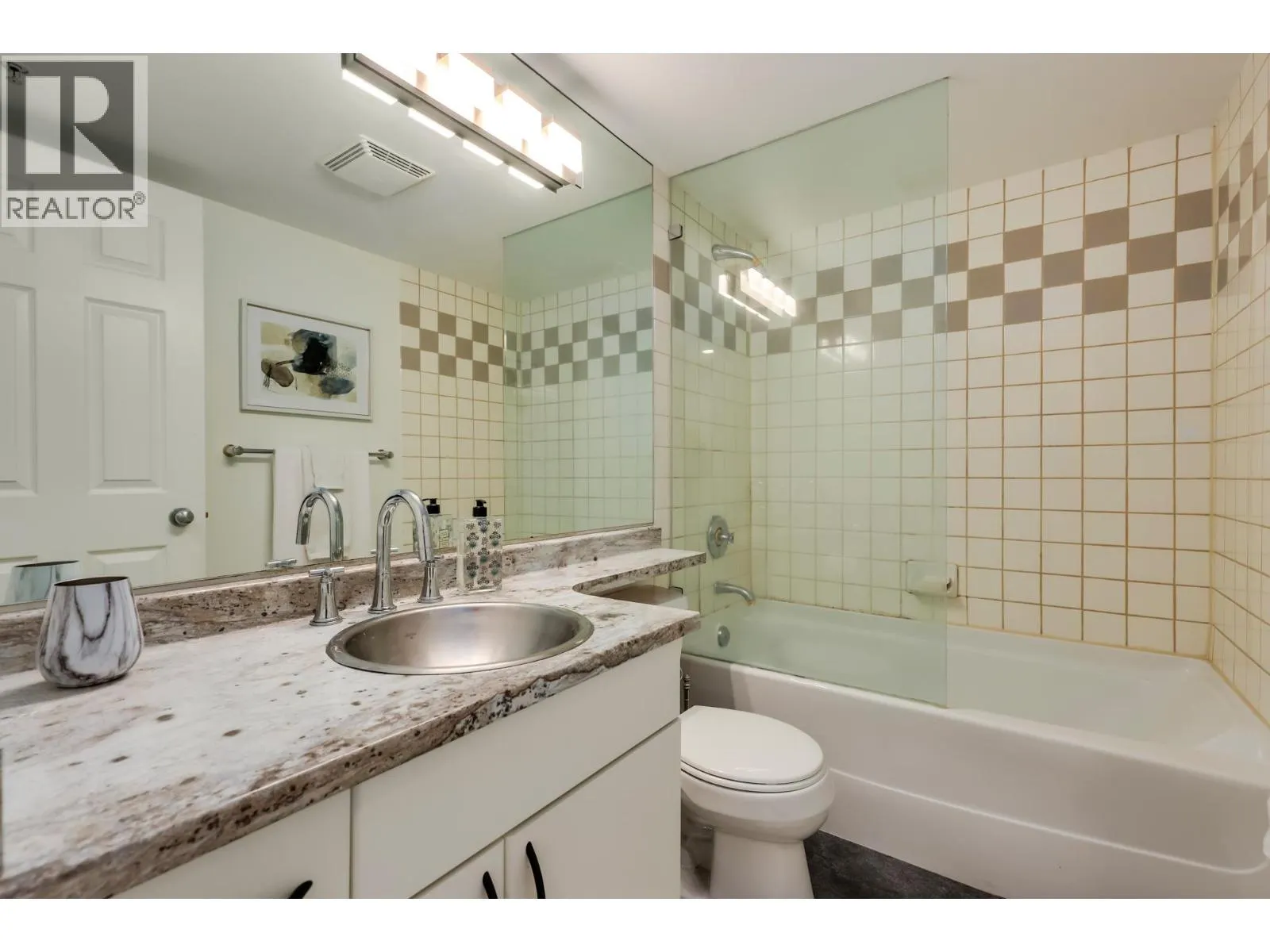 TH6 63 KEEFER PLACE