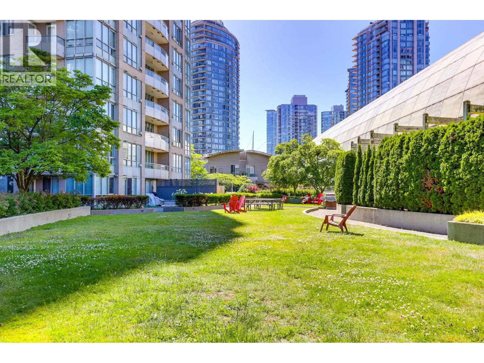 TH6 63 KEEFER PLACE