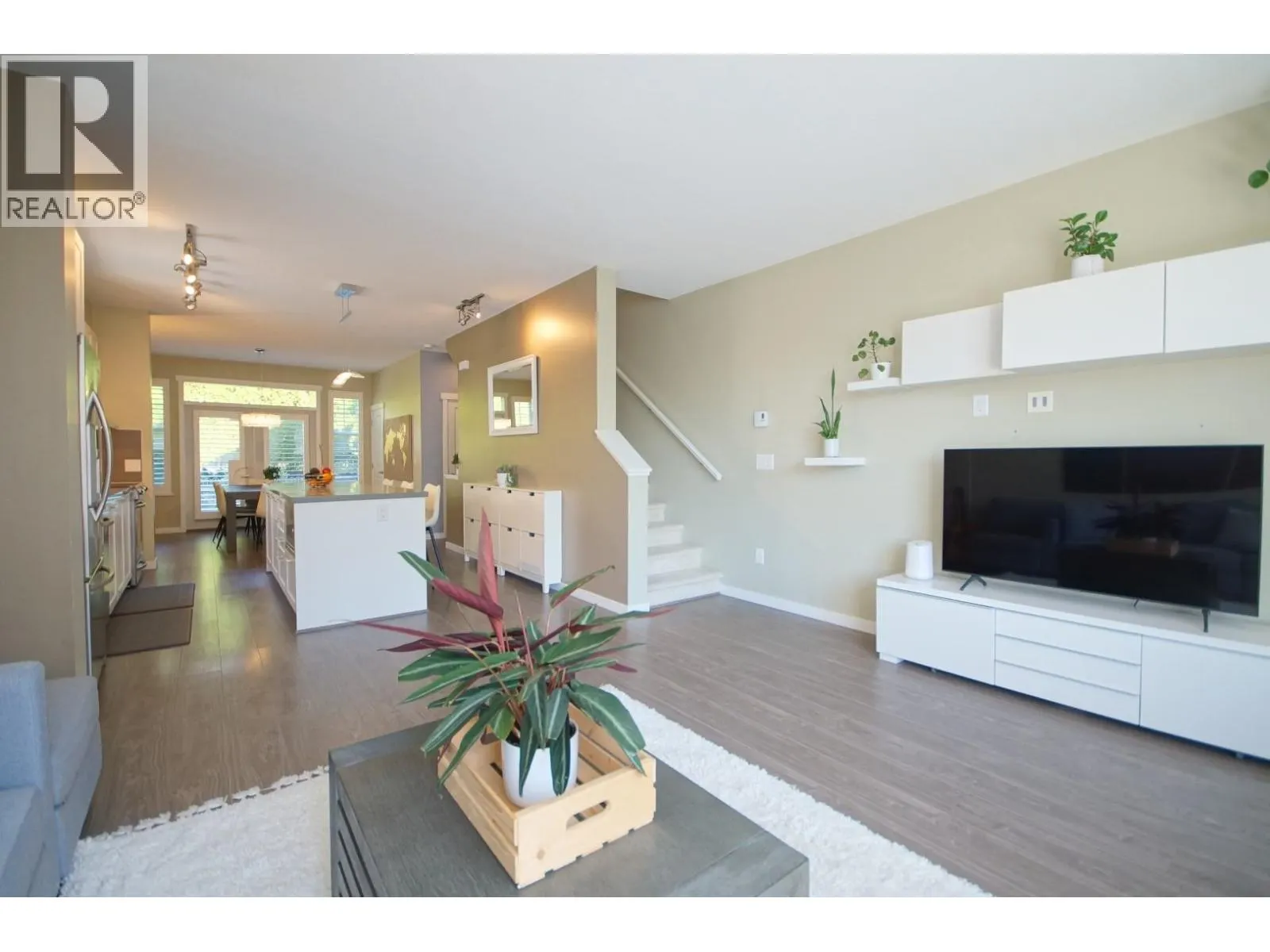 16 3470 HIGHLAND DRIVE