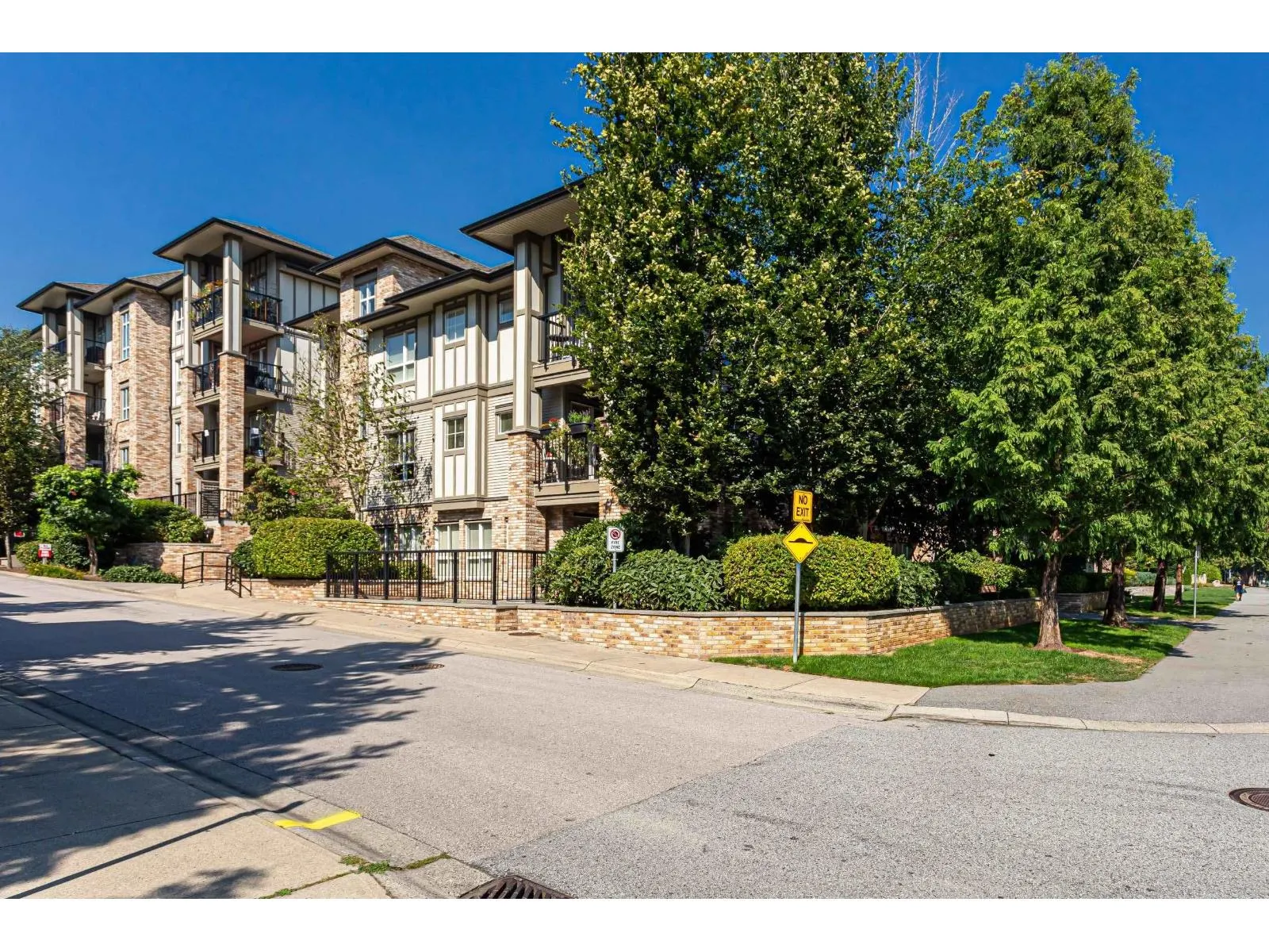 412 8717 160 STREET