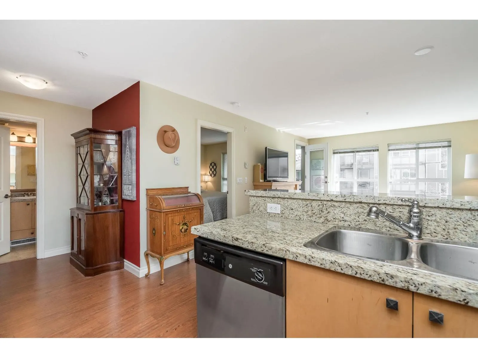 412 8717 160 STREET