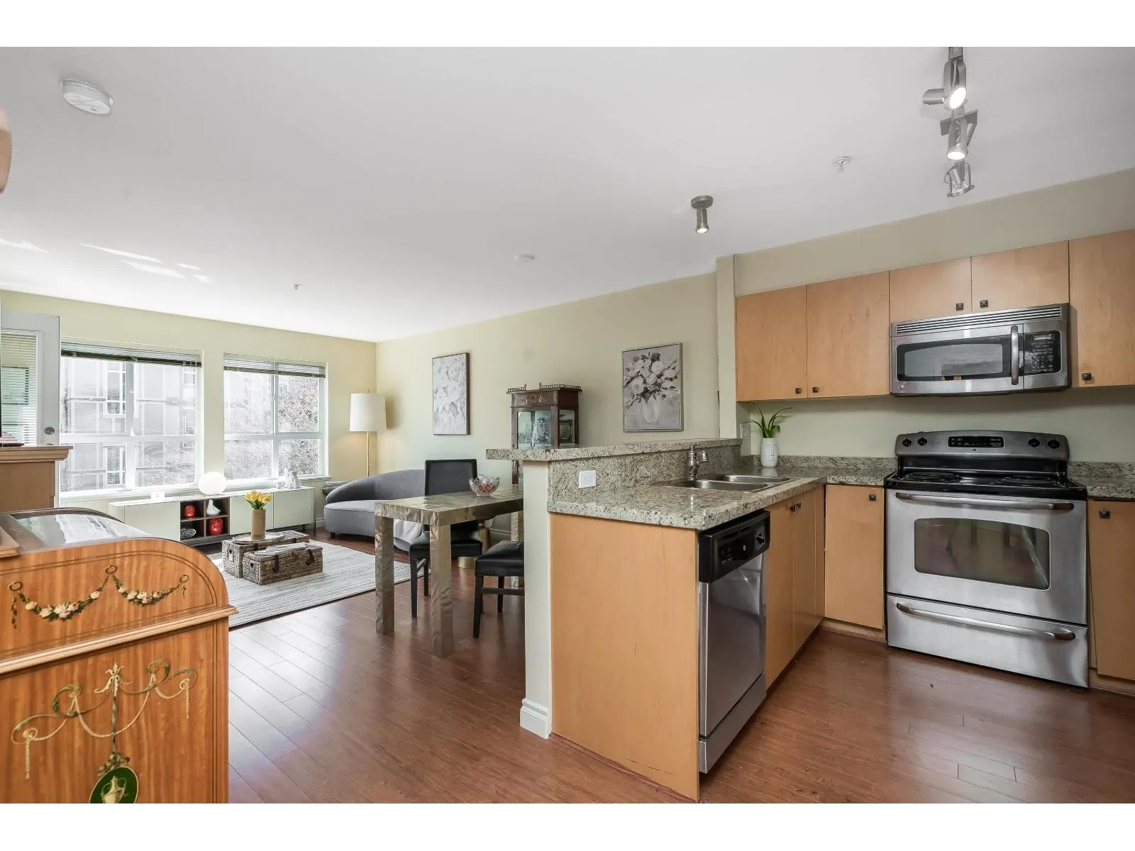 412 8717 160 STREET