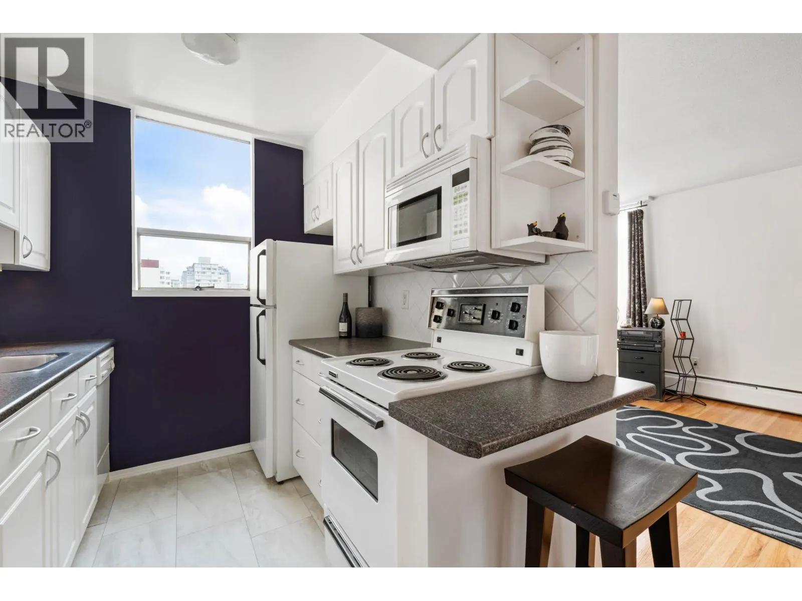 906 1250 BURNABY STREET