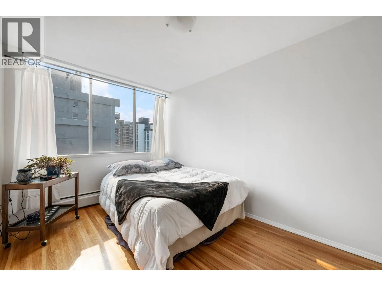 906 1250 BURNABY STREET
