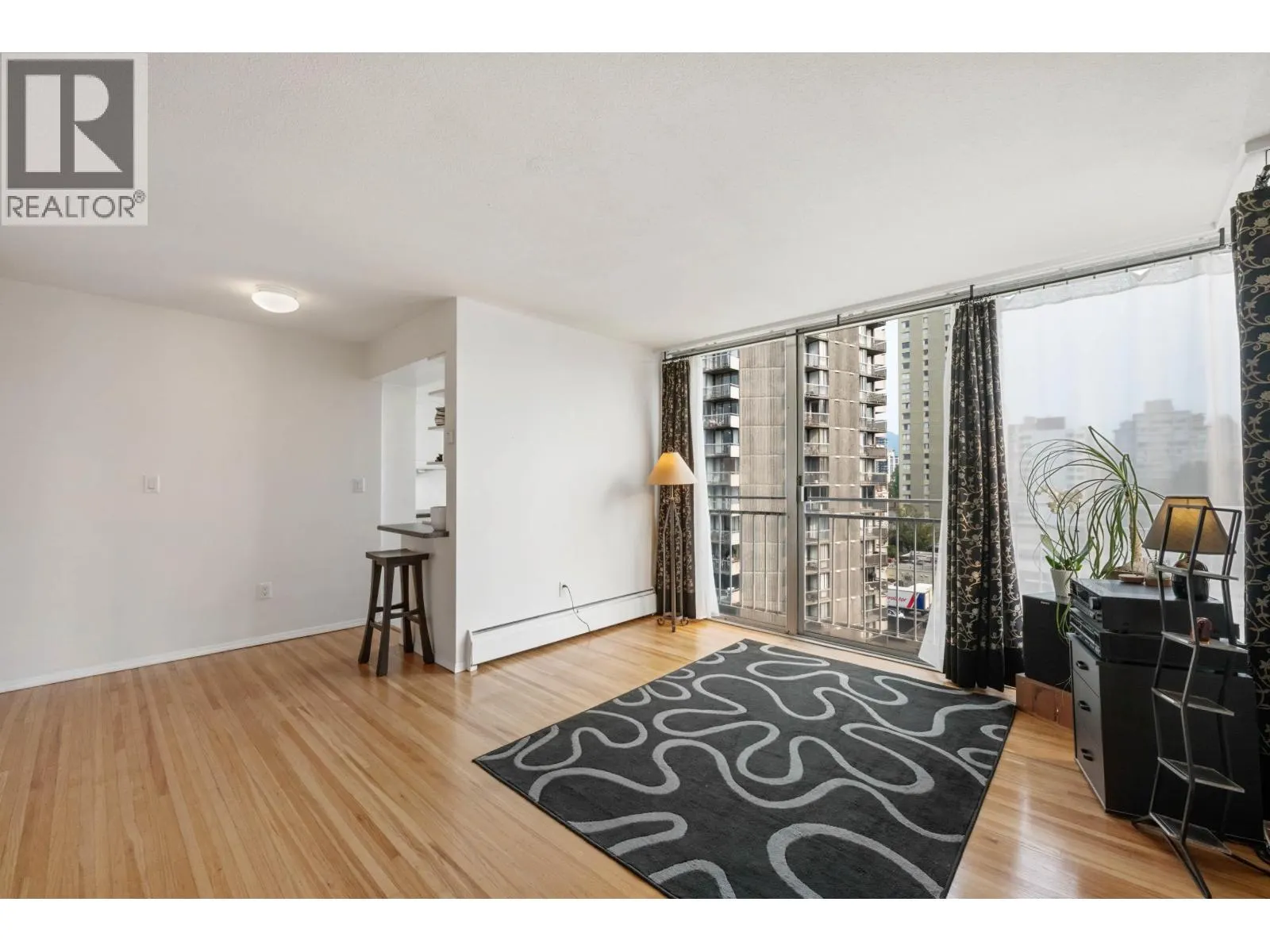 906 1250 BURNABY STREET