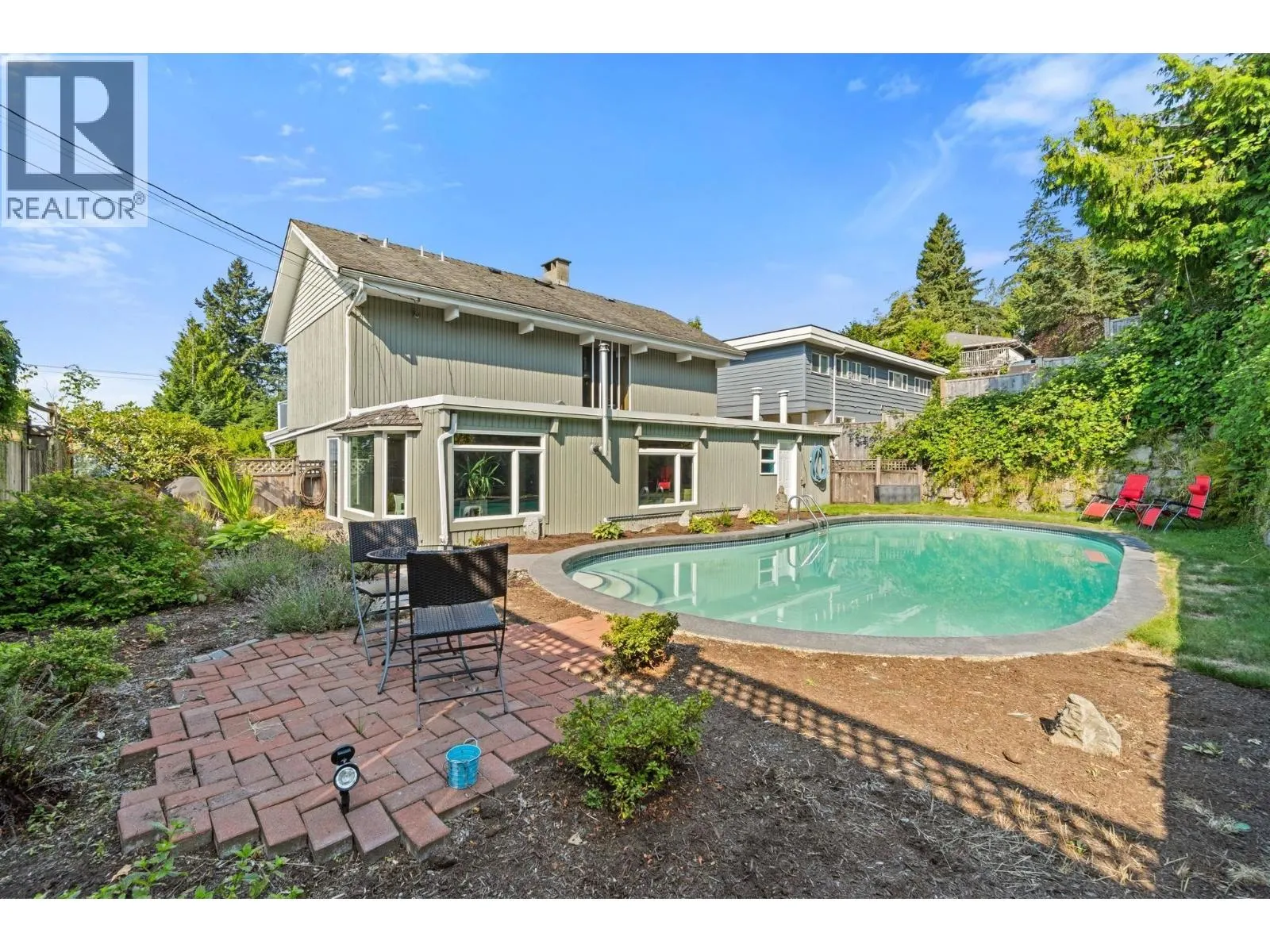 442 MONTERAY AVENUE