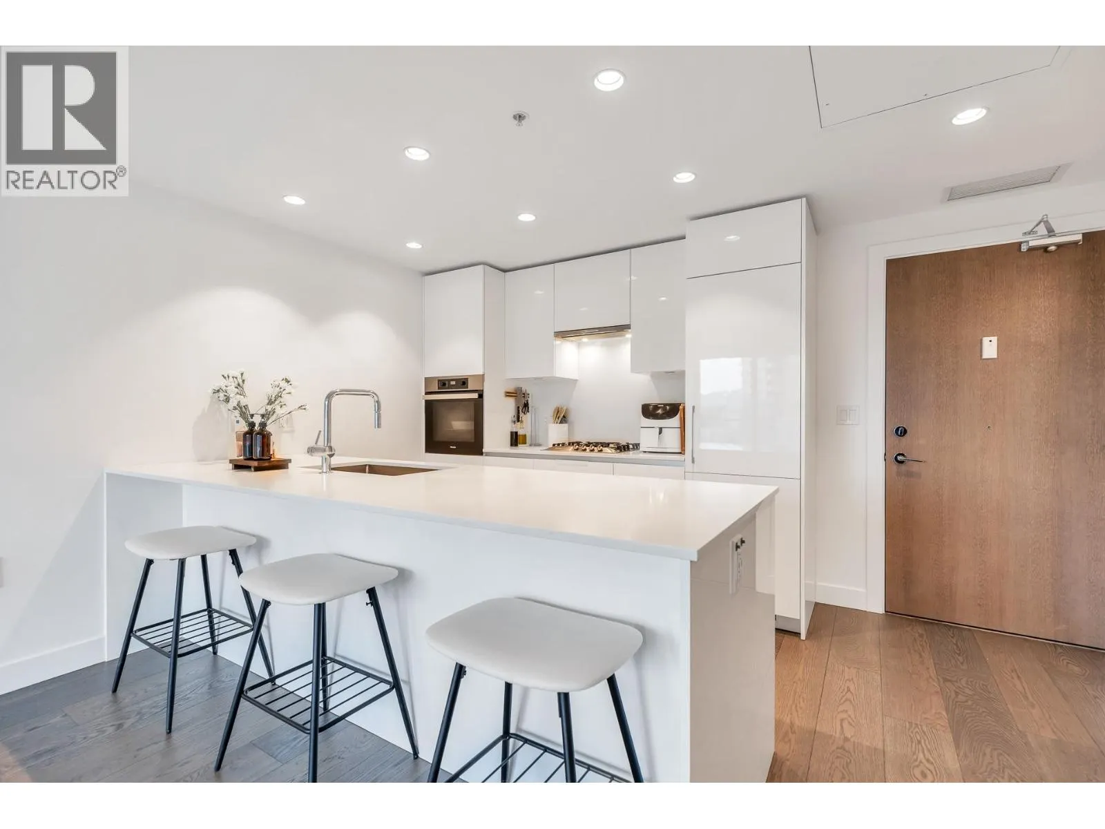 607 5766 GILBERT ROAD
