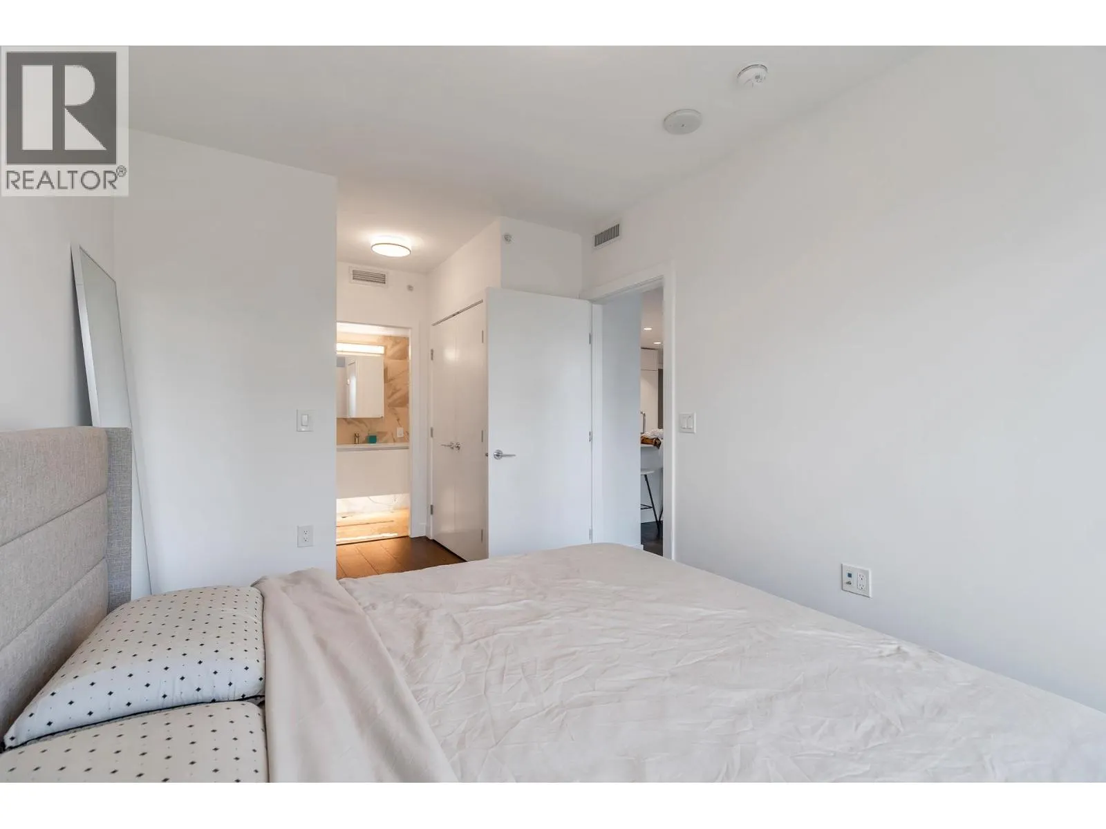 607 5766 GILBERT ROAD