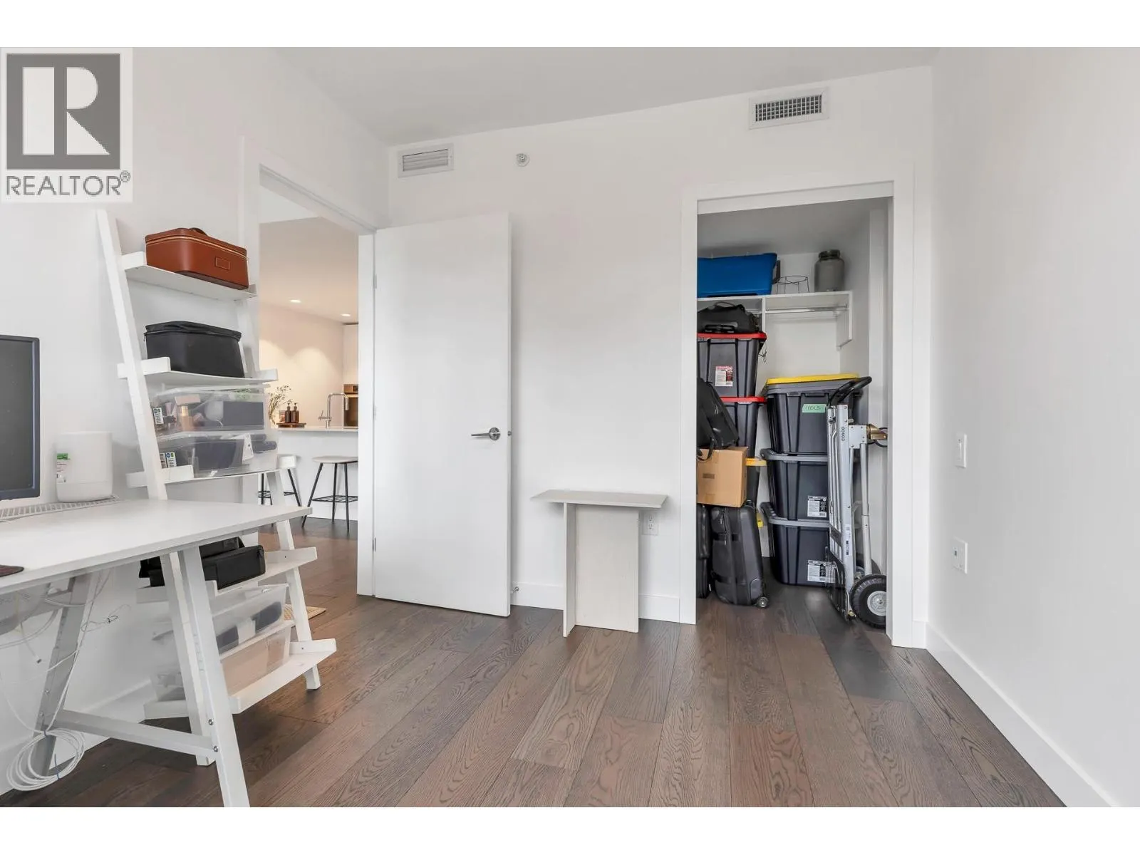 607 5766 GILBERT ROAD