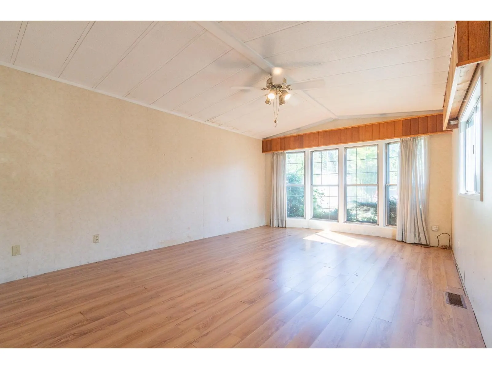 224 45835 SLEEPY HOLLOW ROAD|Cultus Lake East