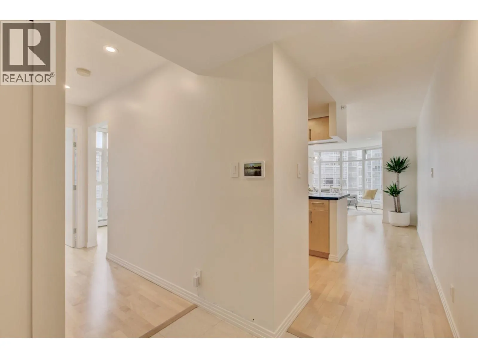 1205 1199 MARINASIDE CRESCENT