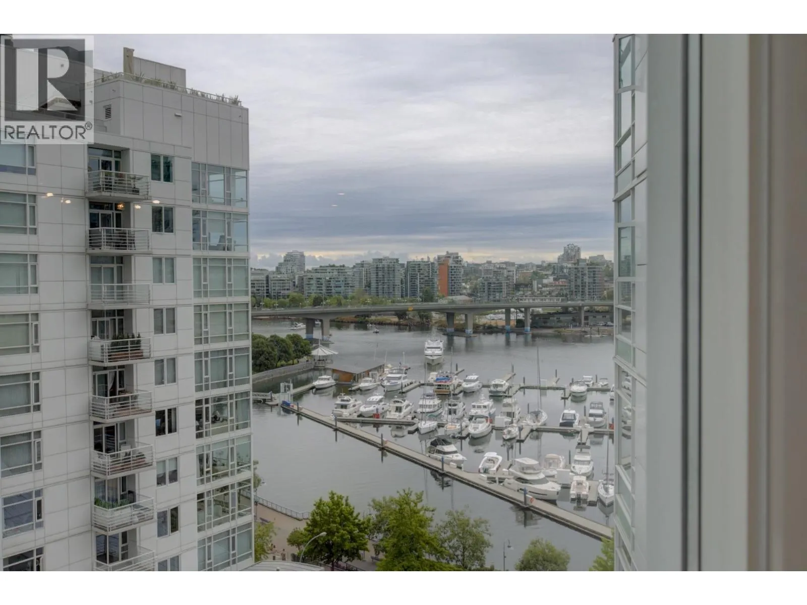 1205 1199 MARINASIDE CRESCENT