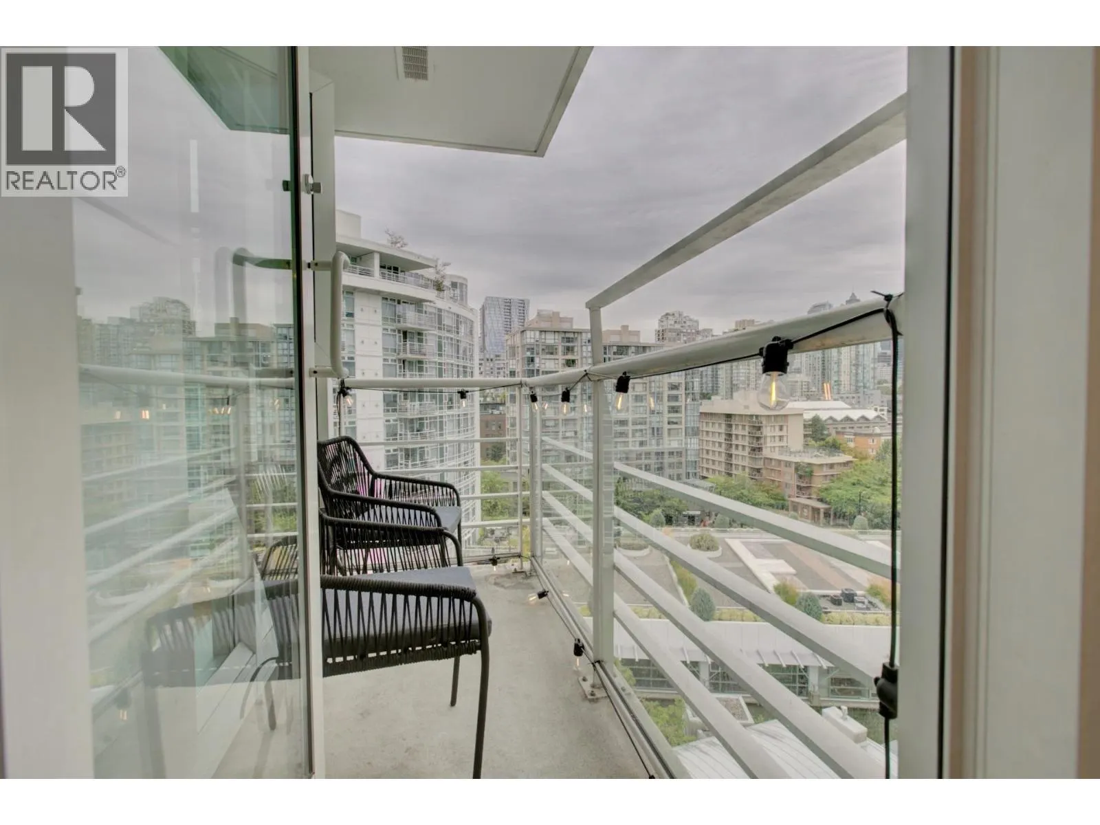 1205 1199 MARINASIDE CRESCENT