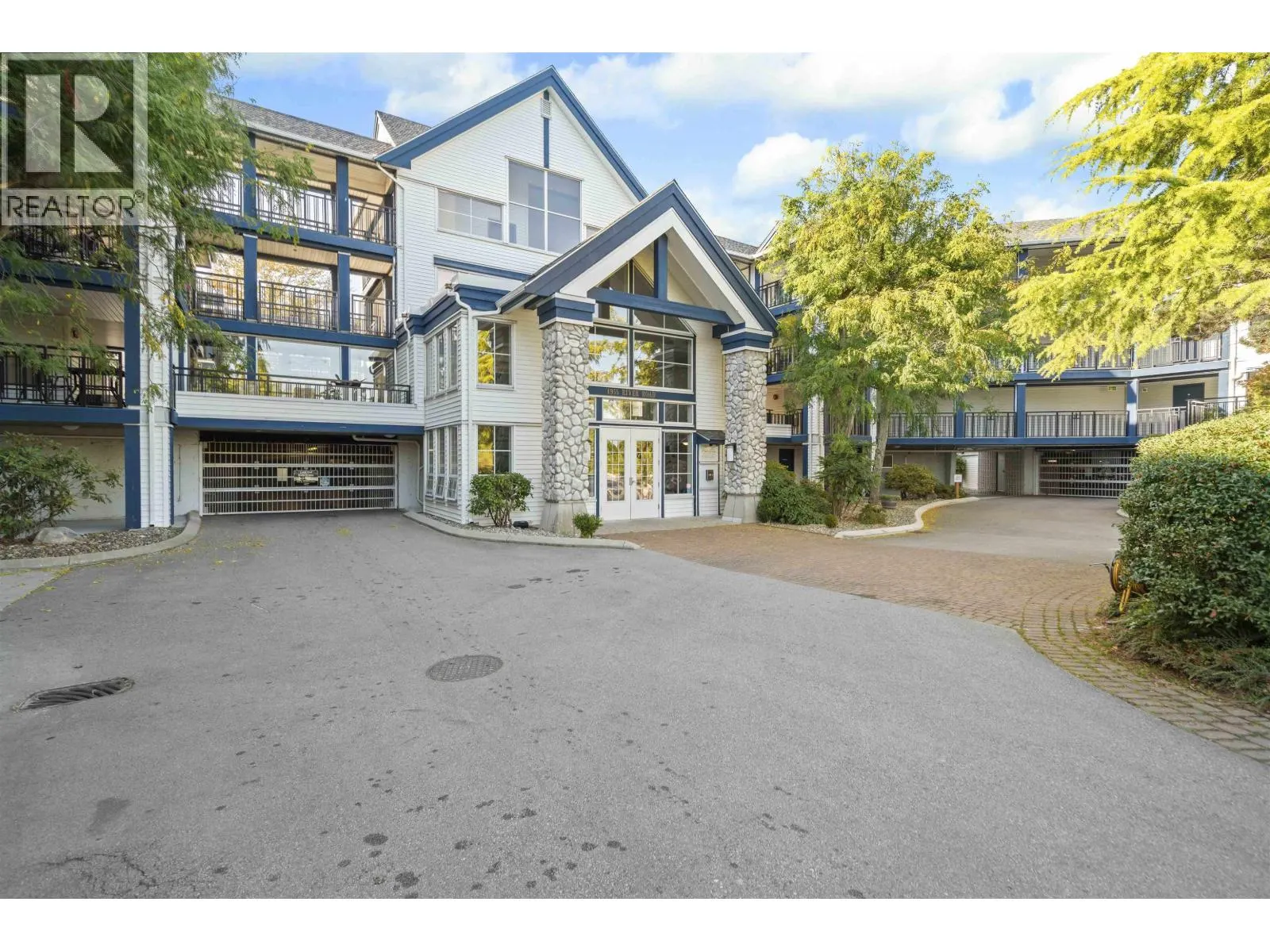 213 4955 RIVER ROAD