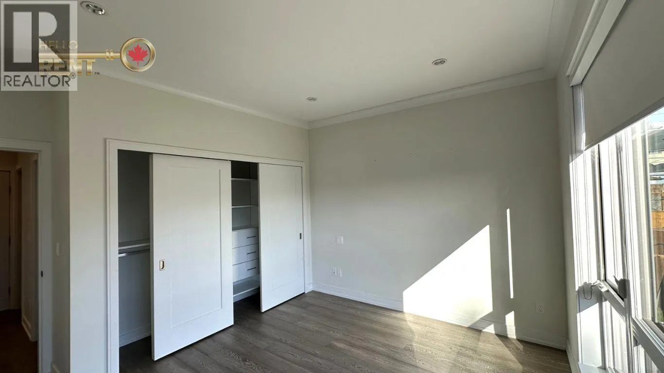 233 W 18TH STREET