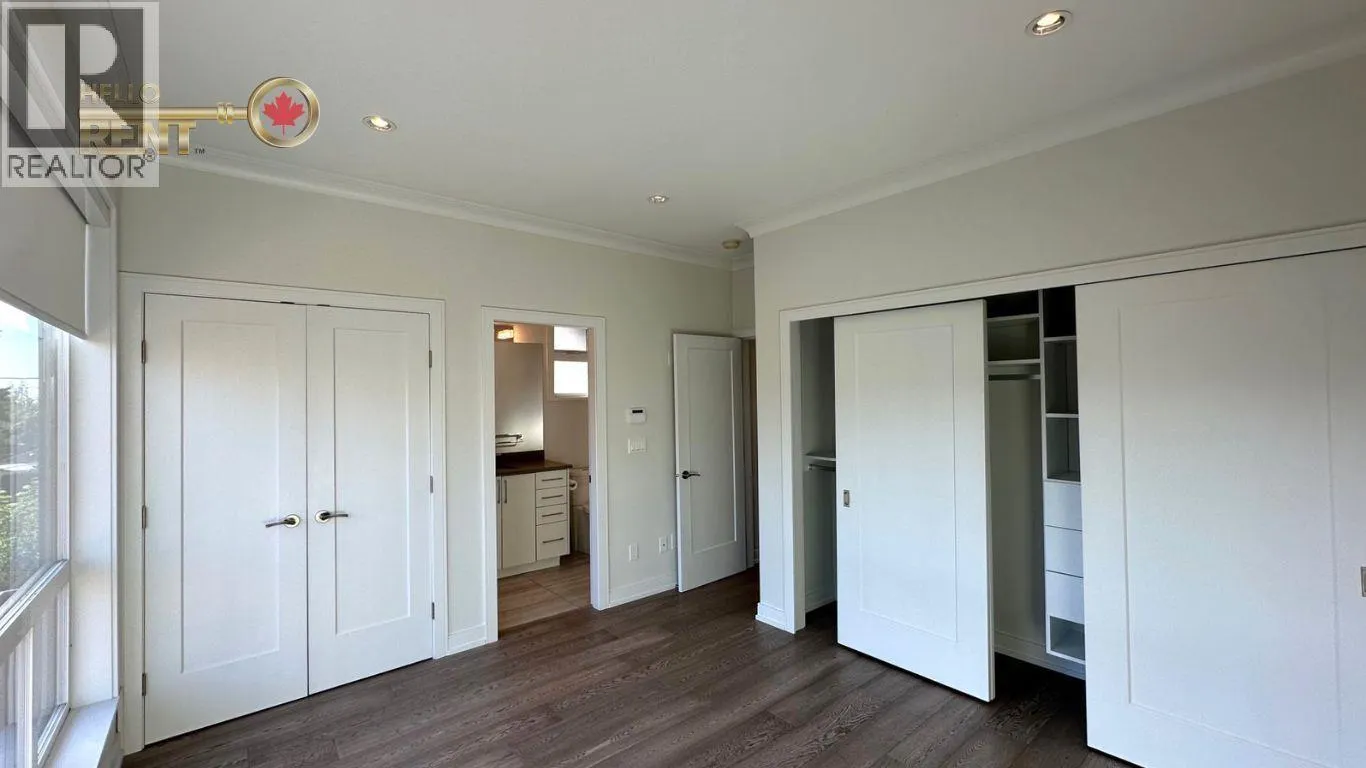 233 W 18TH STREET