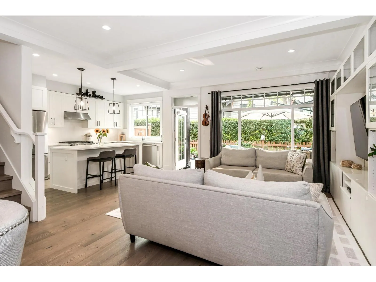 18 8425 VENTURE WAY