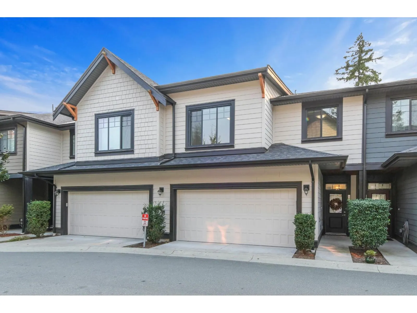 18 8425 VENTURE WAY