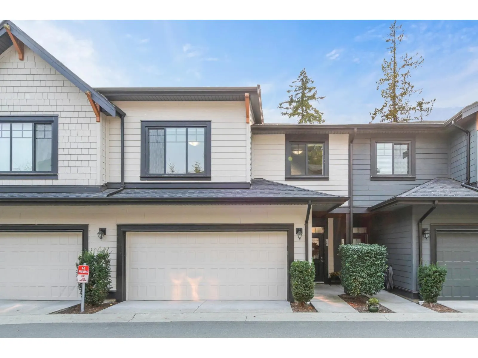 18 8425 VENTURE WAY