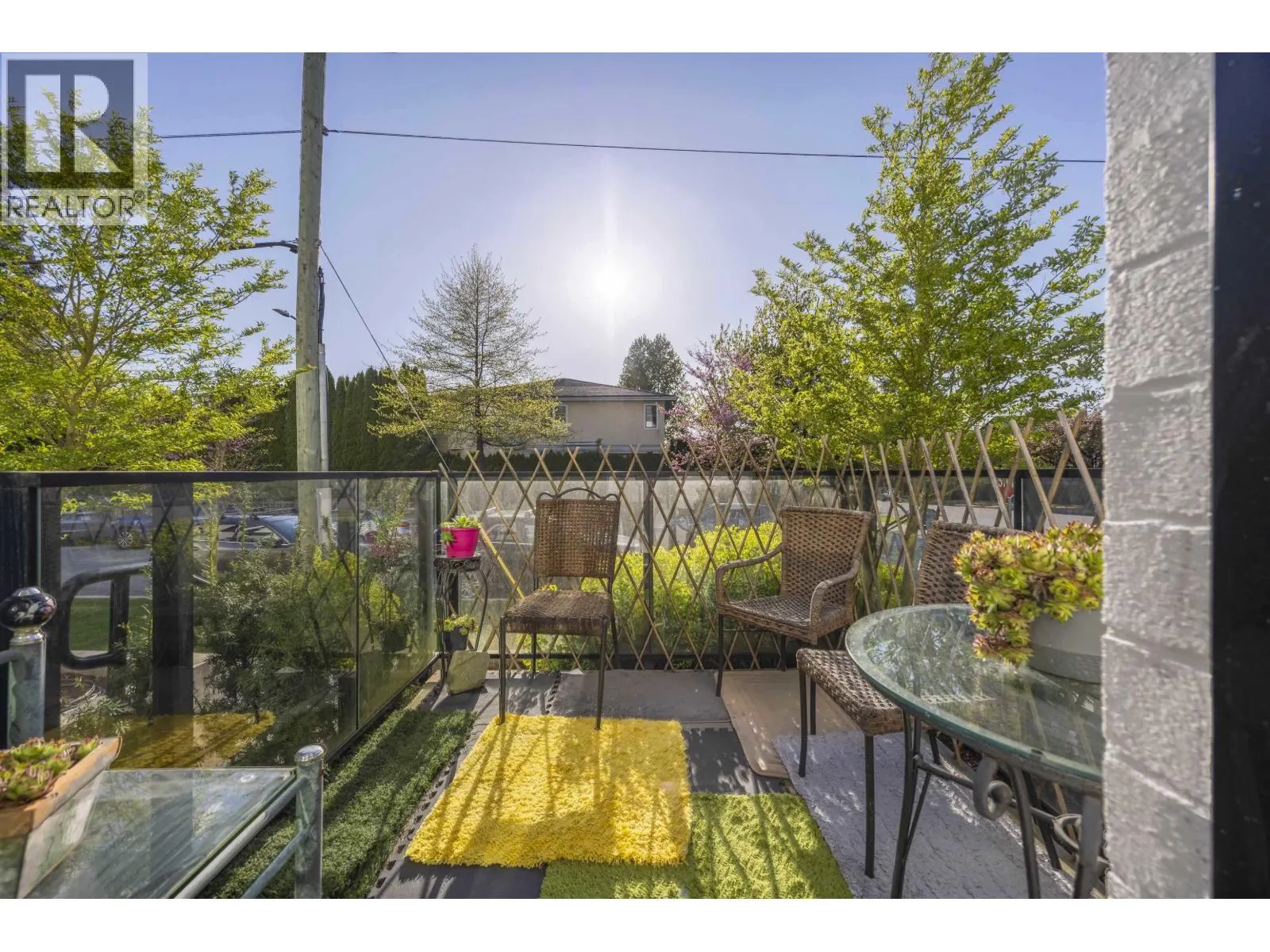 24 94 W KING EDWARD AVENUE