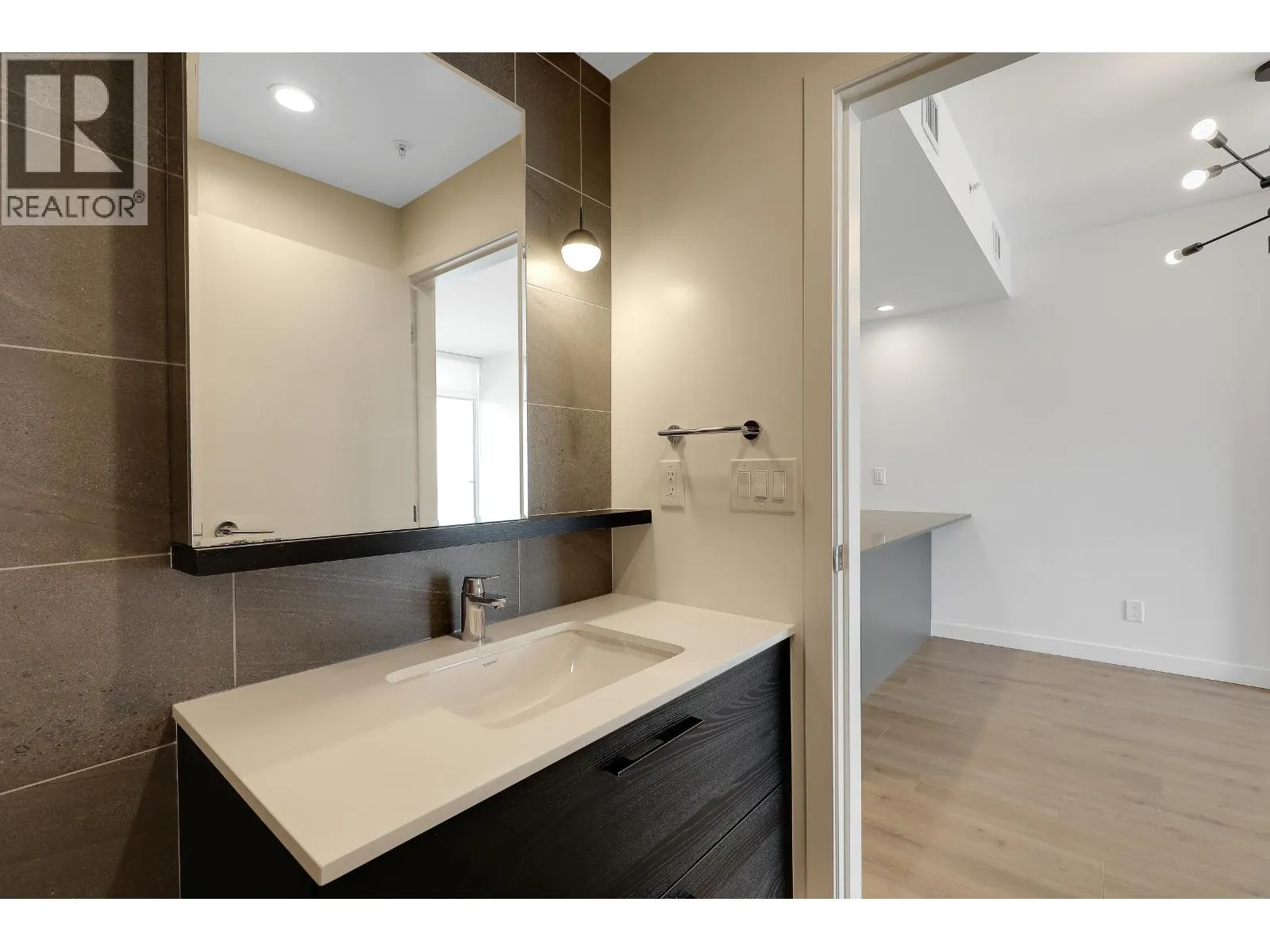 1308 2181 MADISON AVENUE