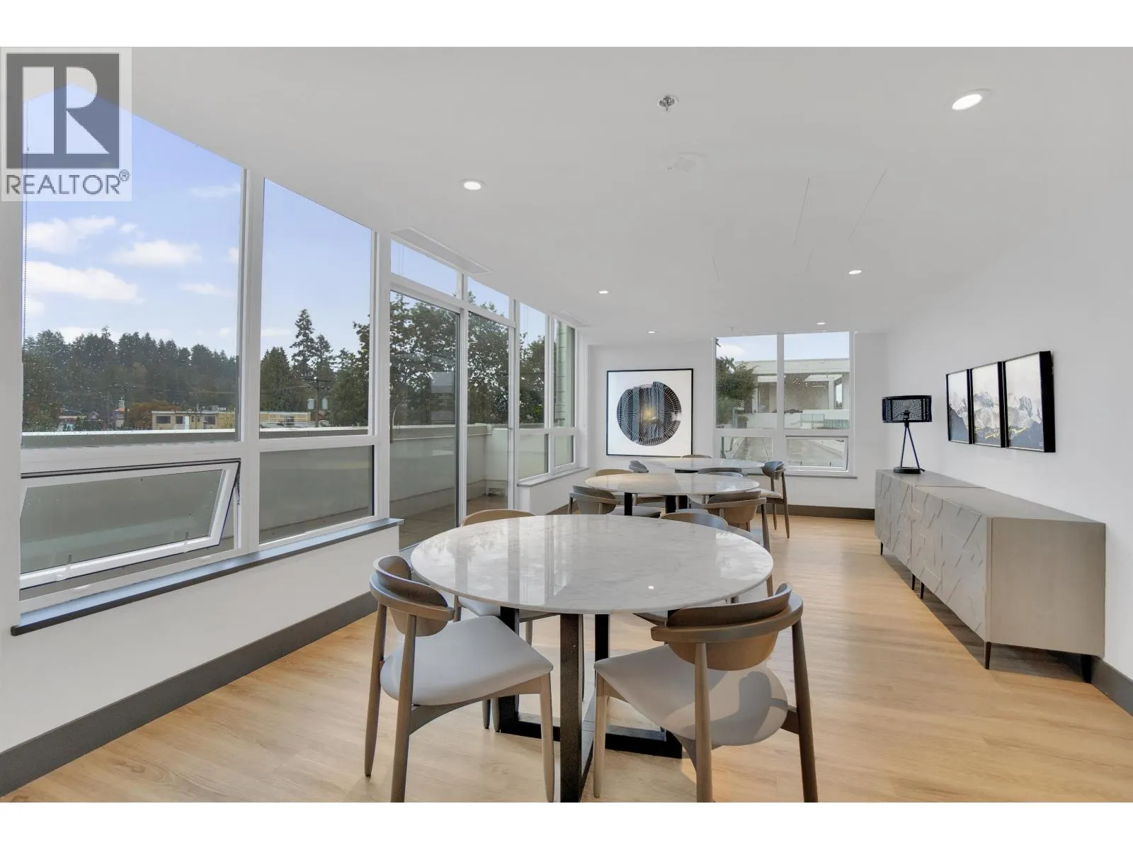 1302 1675 LIONS GATE LANE