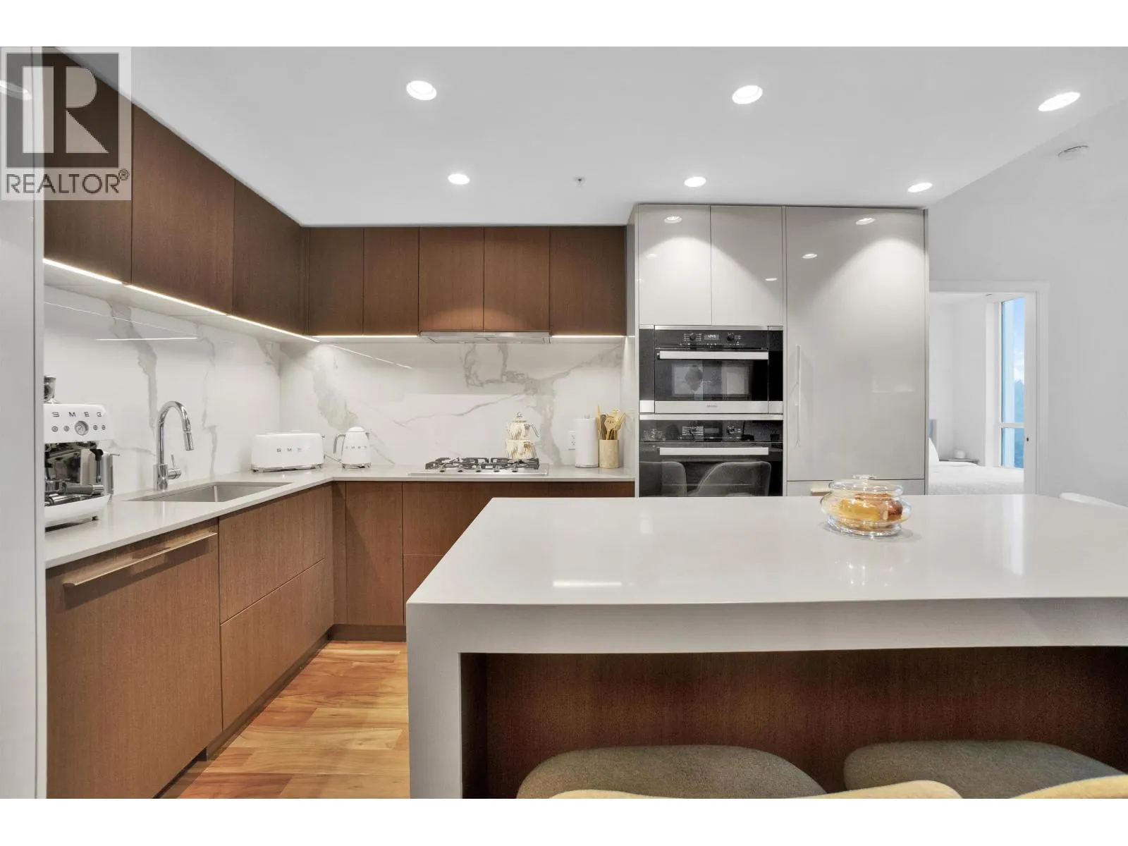1302 1675 LIONS GATE LANE