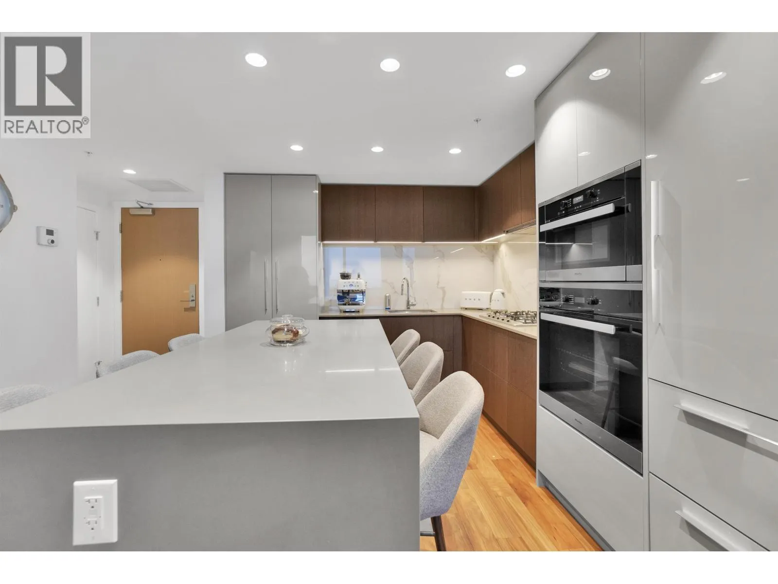 1302 1675 LIONS GATE LANE