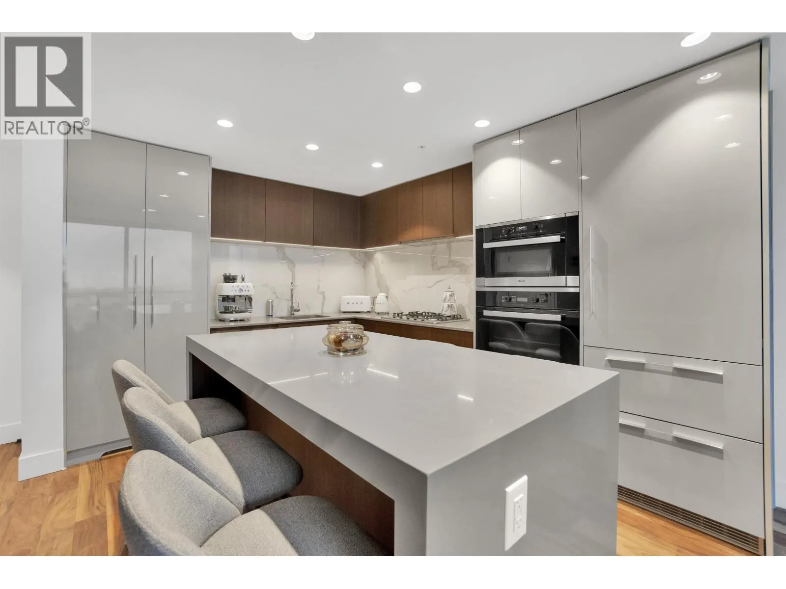 1302 1675 LIONS GATE LANE