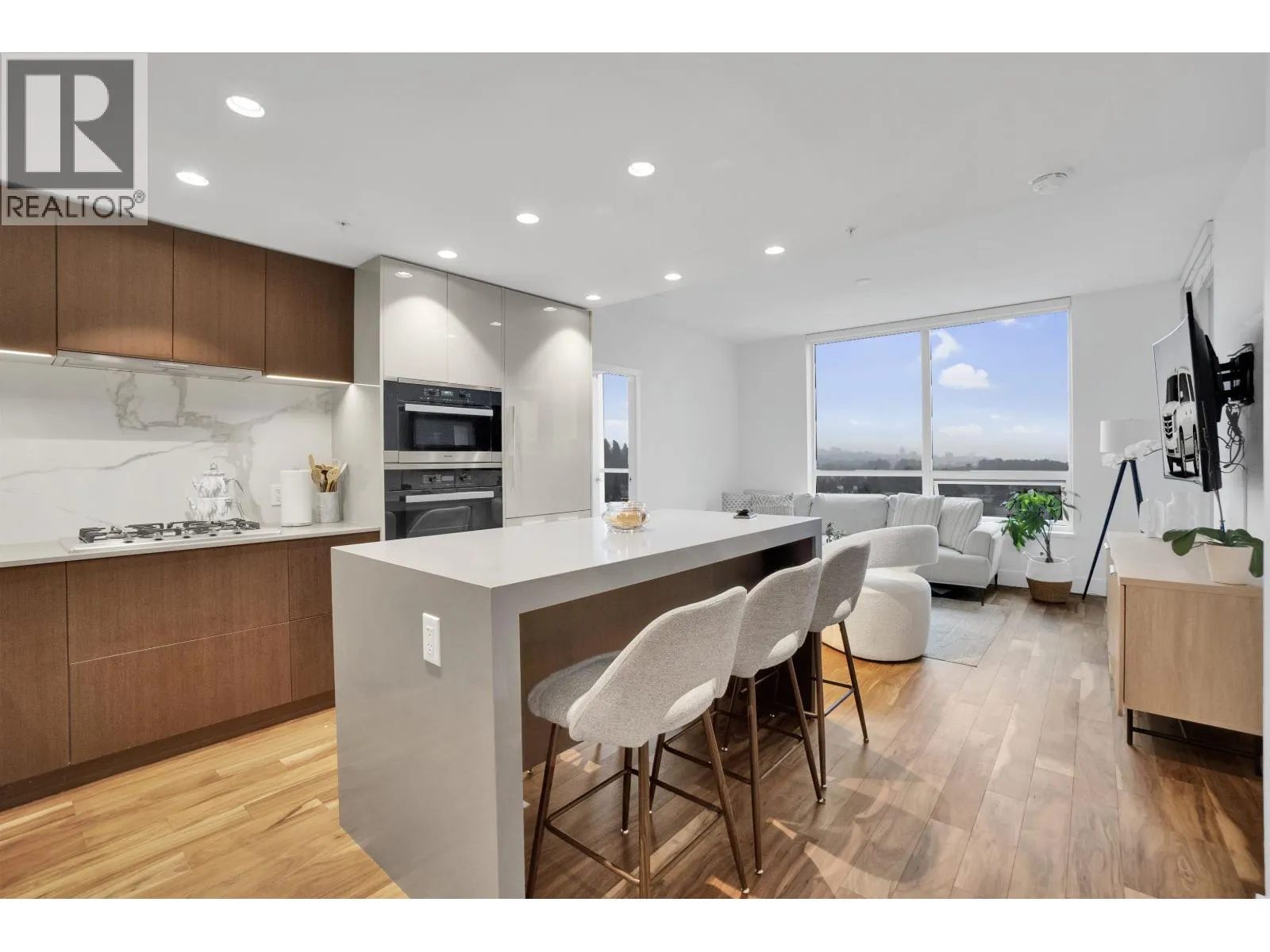 1302 1675 LIONS GATE LANE