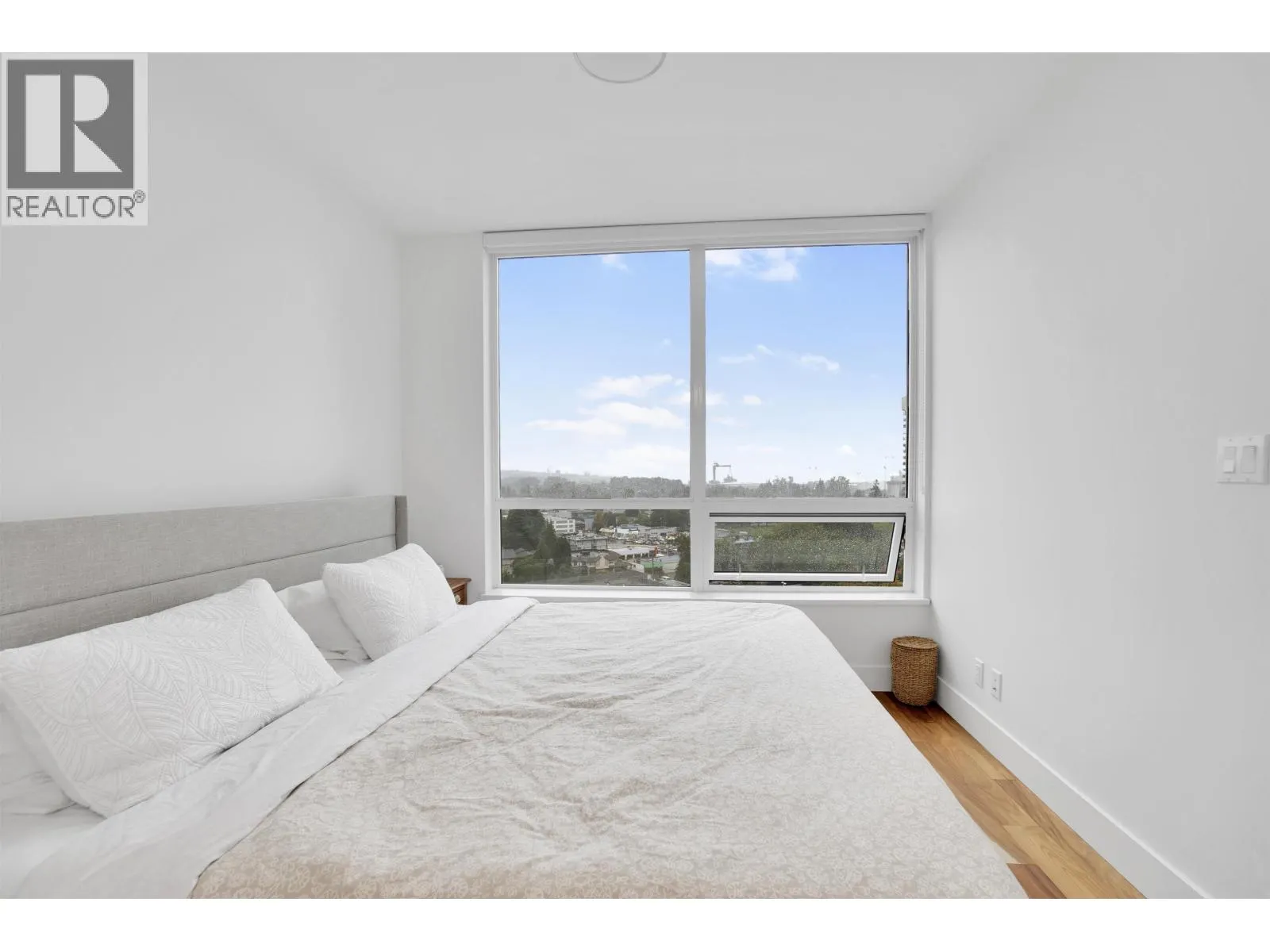 1302 1675 LIONS GATE LANE