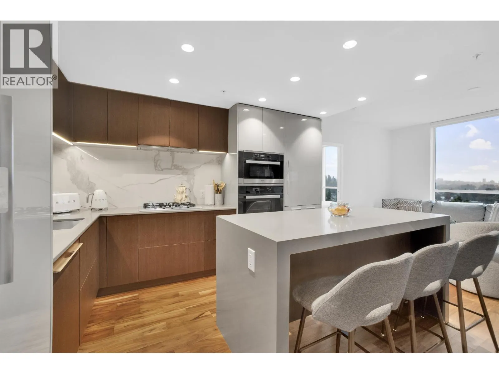 1302 1675 LIONS GATE LANE