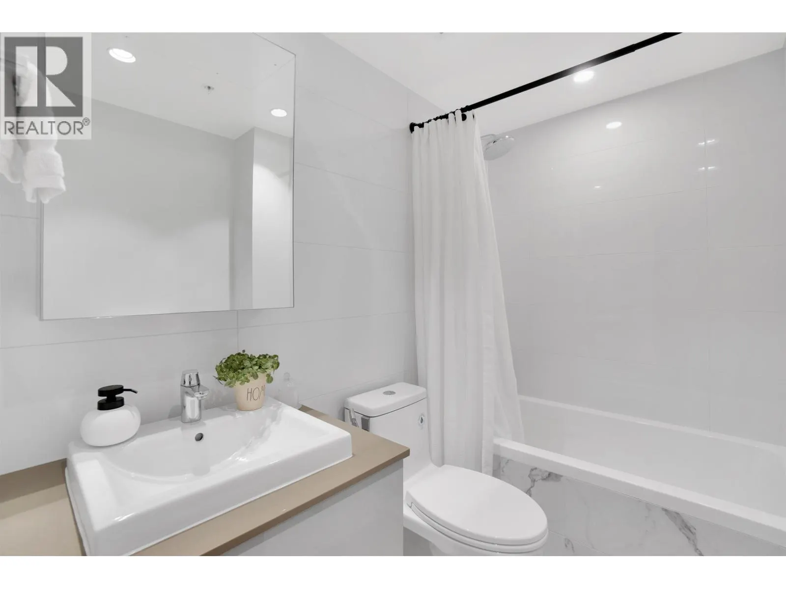 1302 1675 LIONS GATE LANE