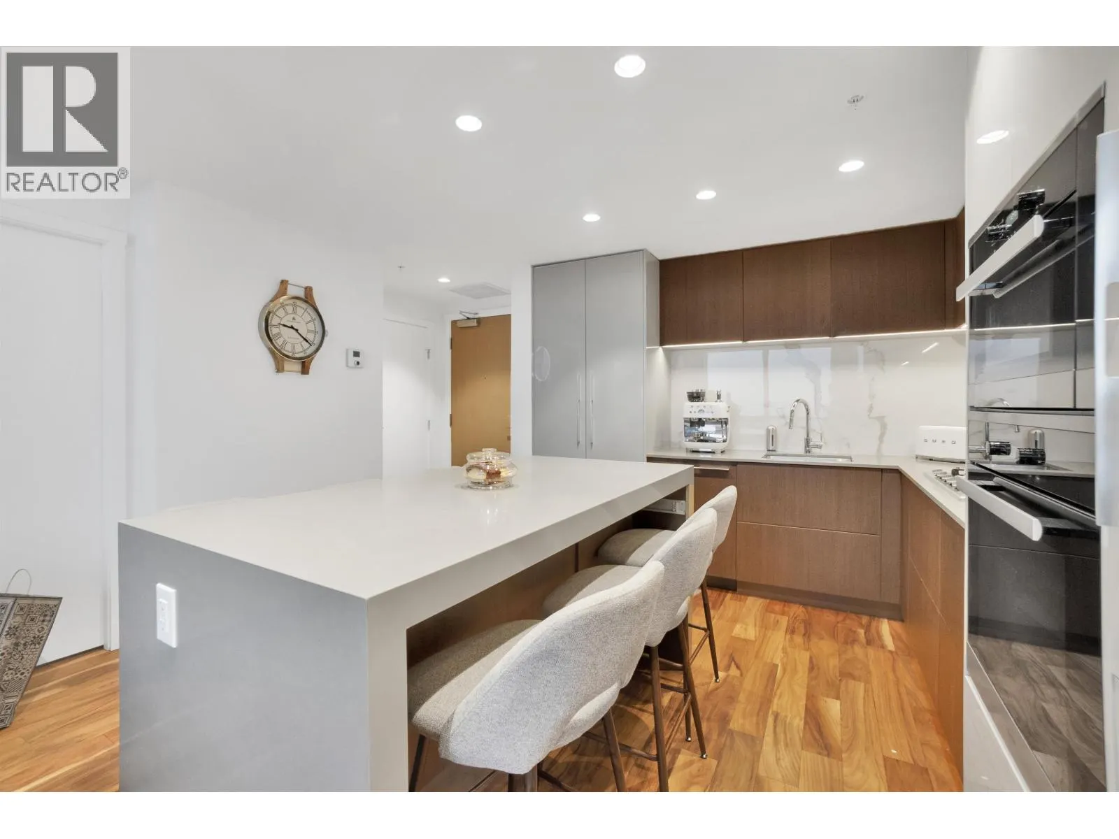 1302 1675 LIONS GATE LANE