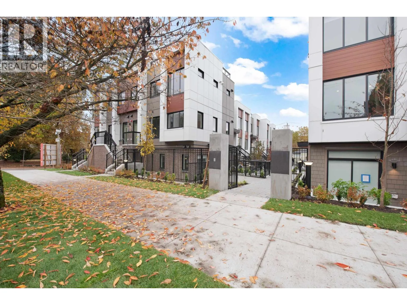 871 W 33RD AVENUE
